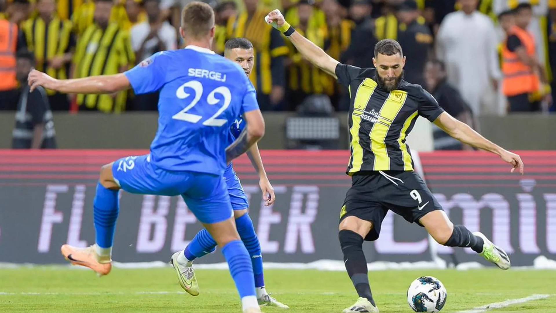 كريم بنزيمة مهاجم الاتحاد السعودي