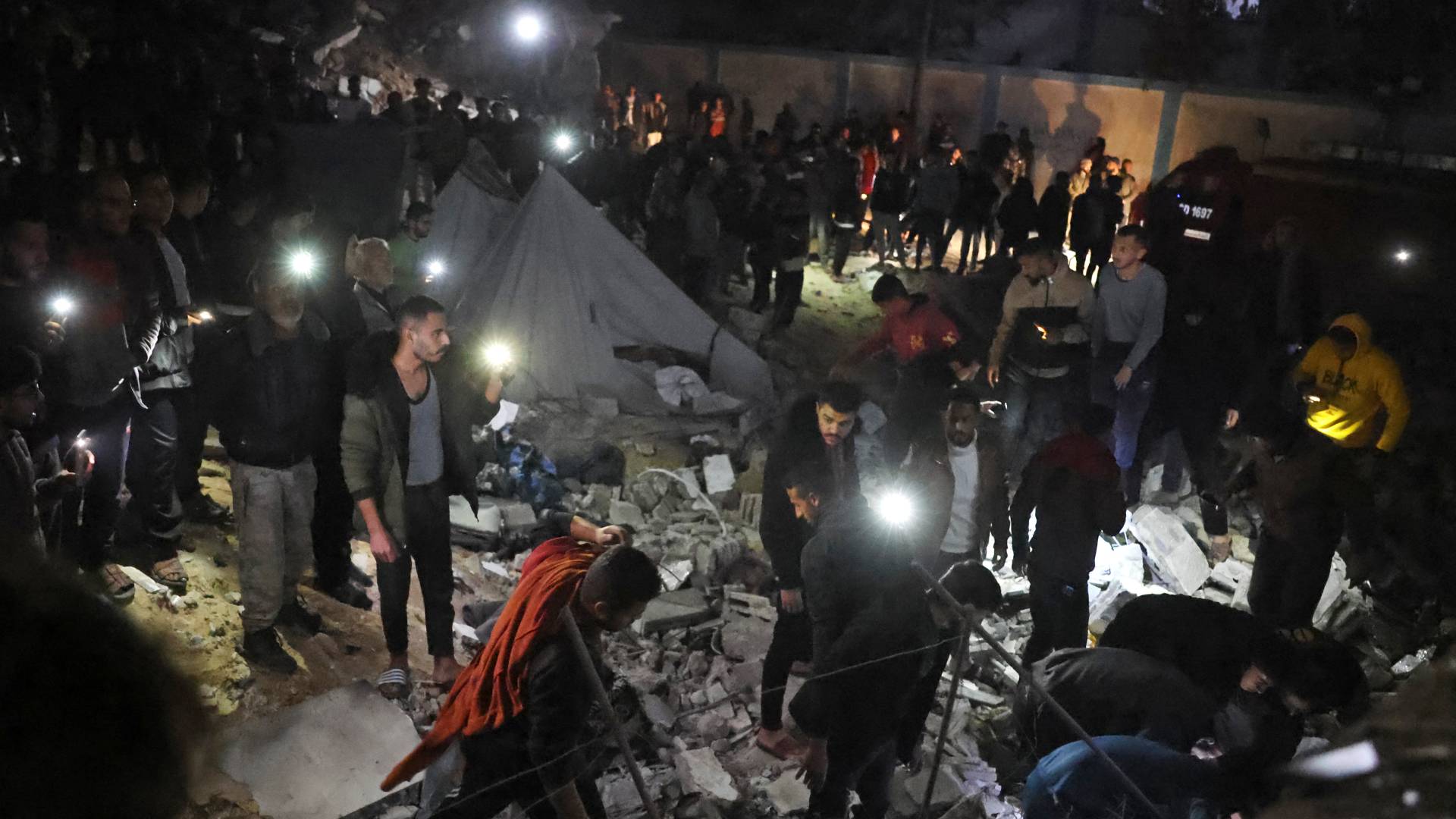 استهداف خيام النازحين