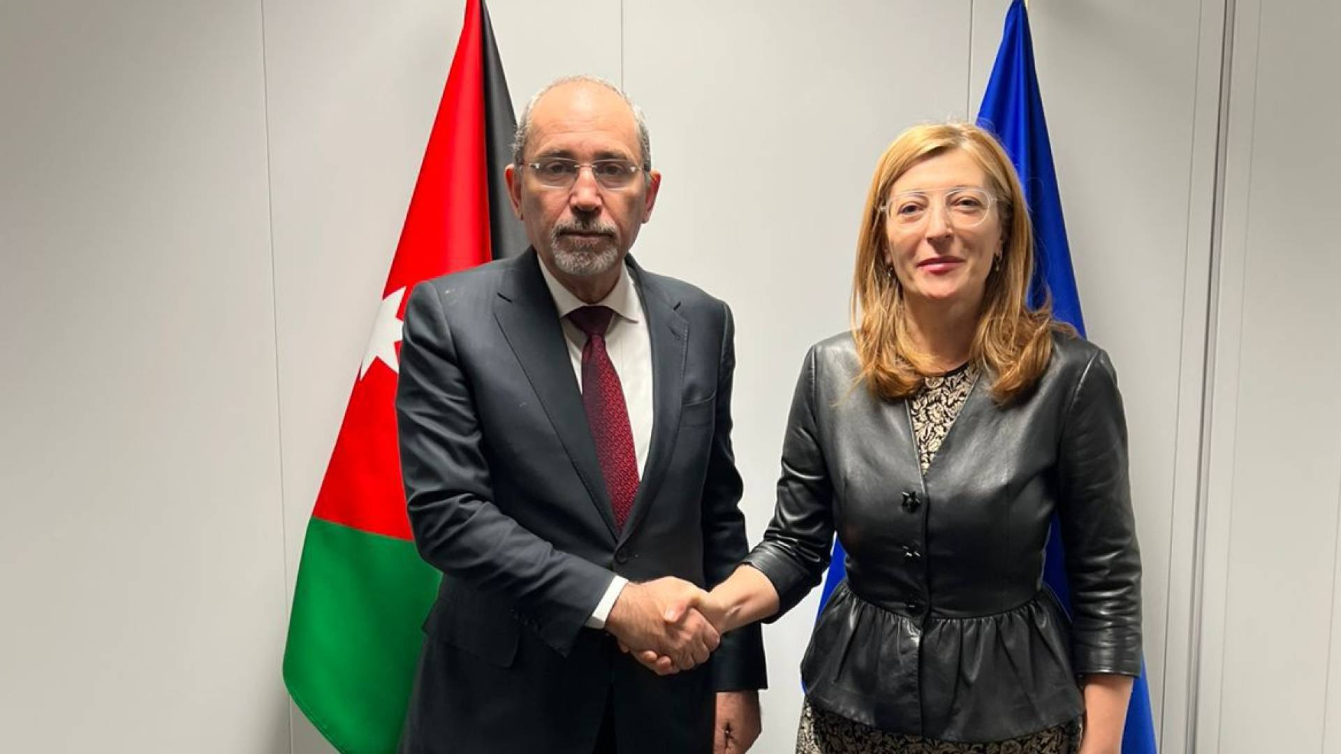 وزير الخارجية أيمن الصفدي‬⁩ ومفوضة الاتحاد الأوروبي للشركات الناشئة والبحوث والابتكار إيكاترينا زاهارييفا‬⁩