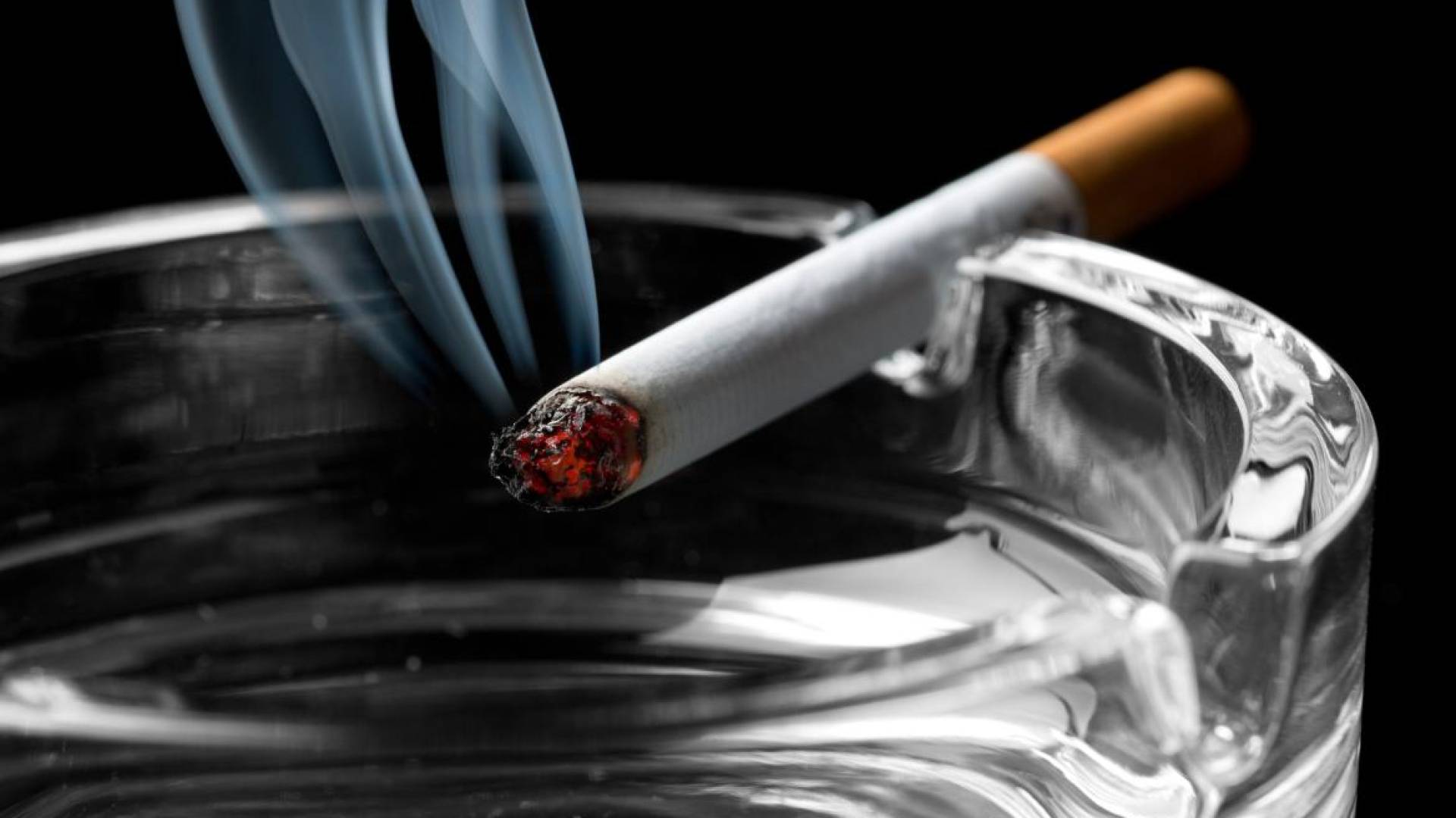 تعبيرية عن التدخين