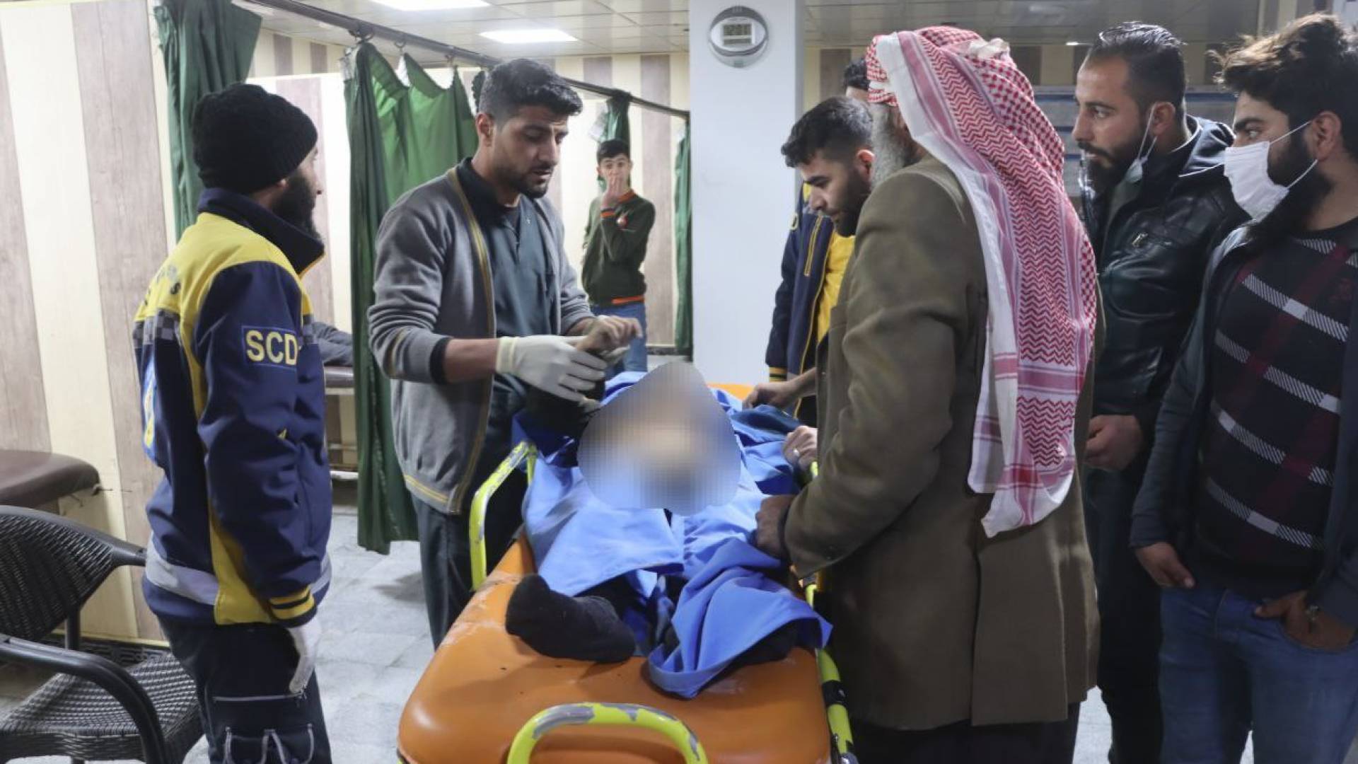 اخلاء الطفل إلى المستشفى