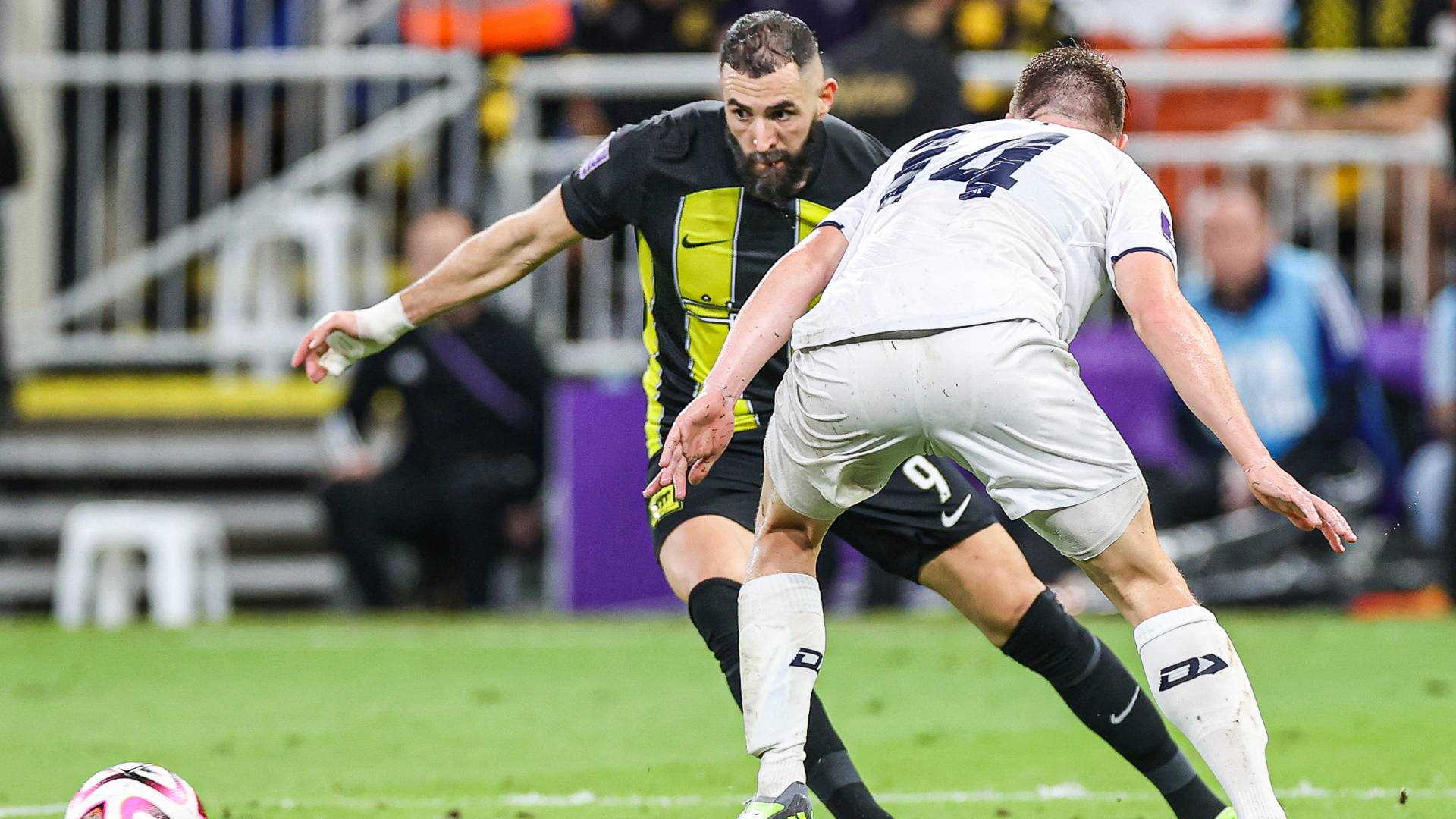 بنزيما يدعو فينيسيوس جونيور للانضمام إلى الاتحاد