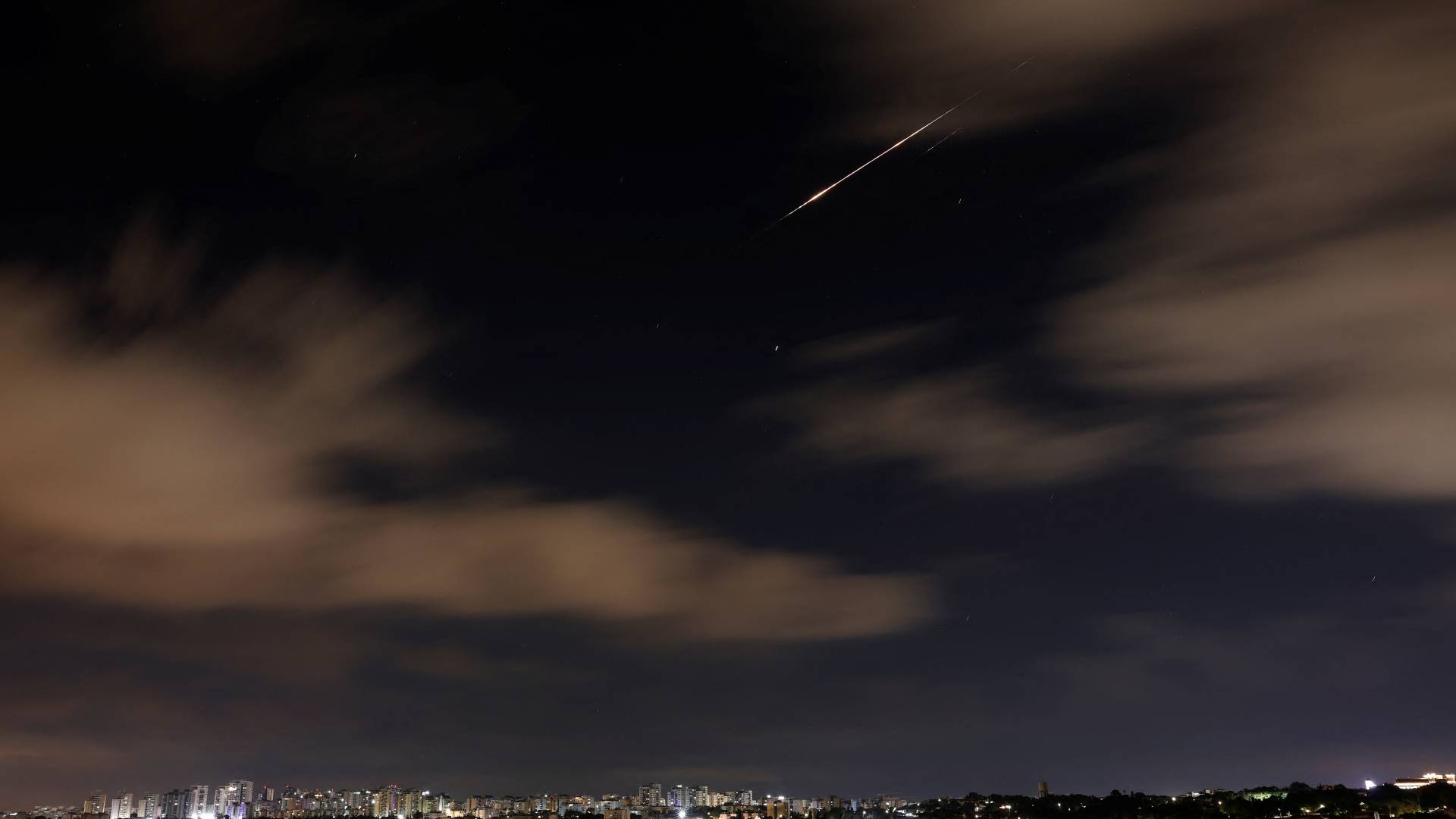 صاروخ يمني أطلق باتجاه الأراضي الفلسطينية المحتلة - أرشيفية