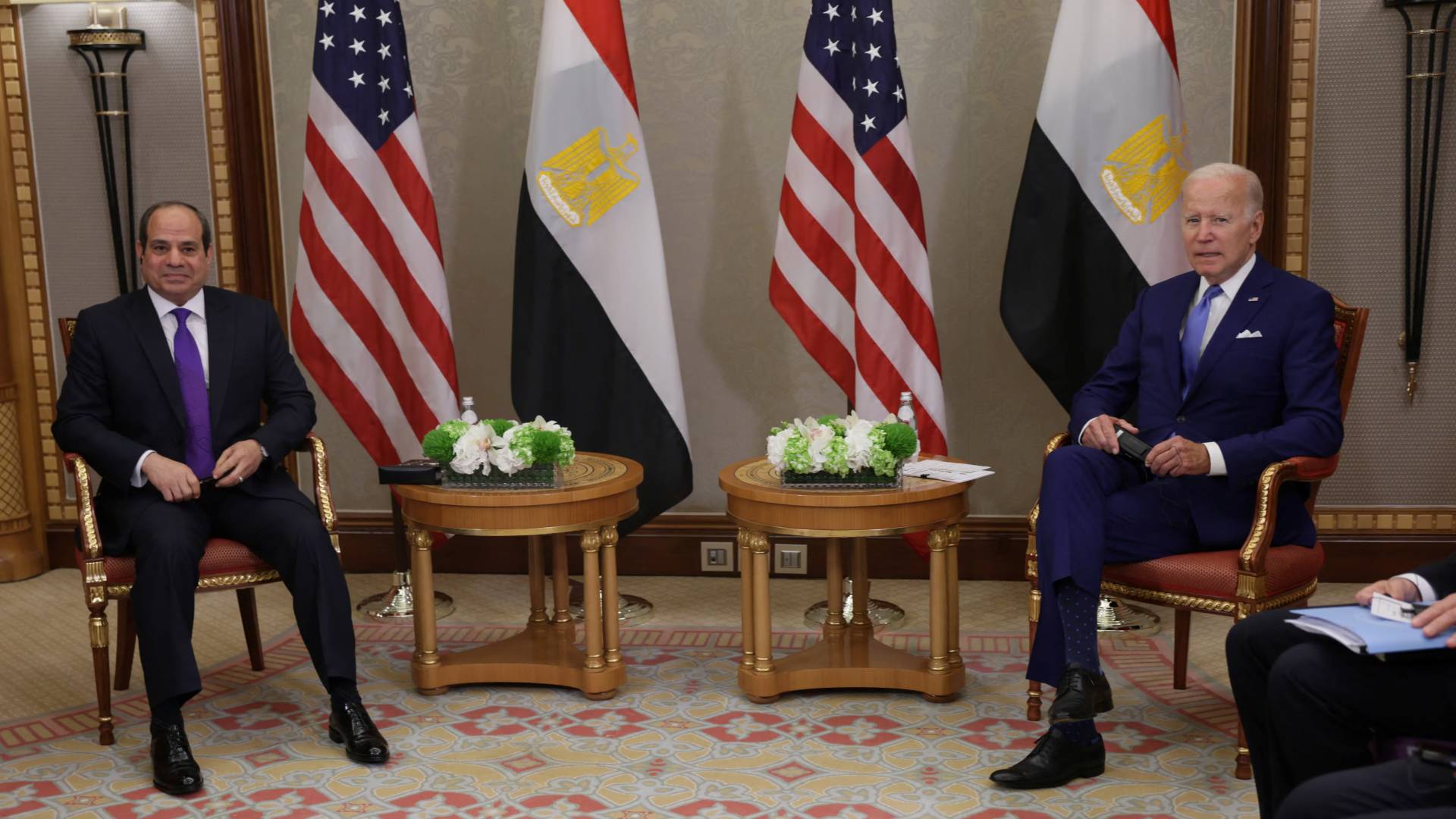 الرئيس الأمريكي جو بايدن (يمينا) والرئيس المصري عبد الفتاح السيسي (يسارا)