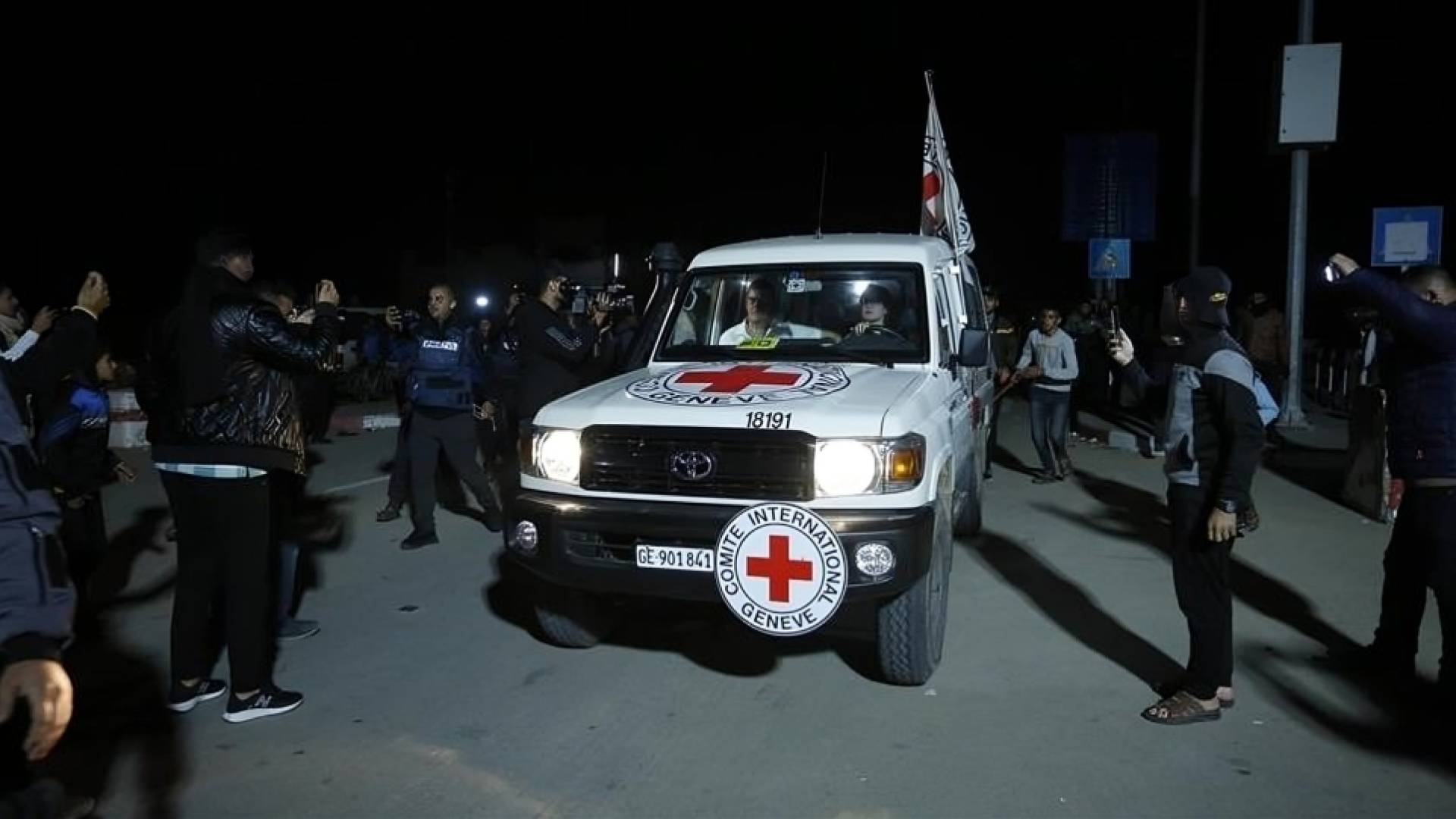 نقل أسرى من قطاع غزة