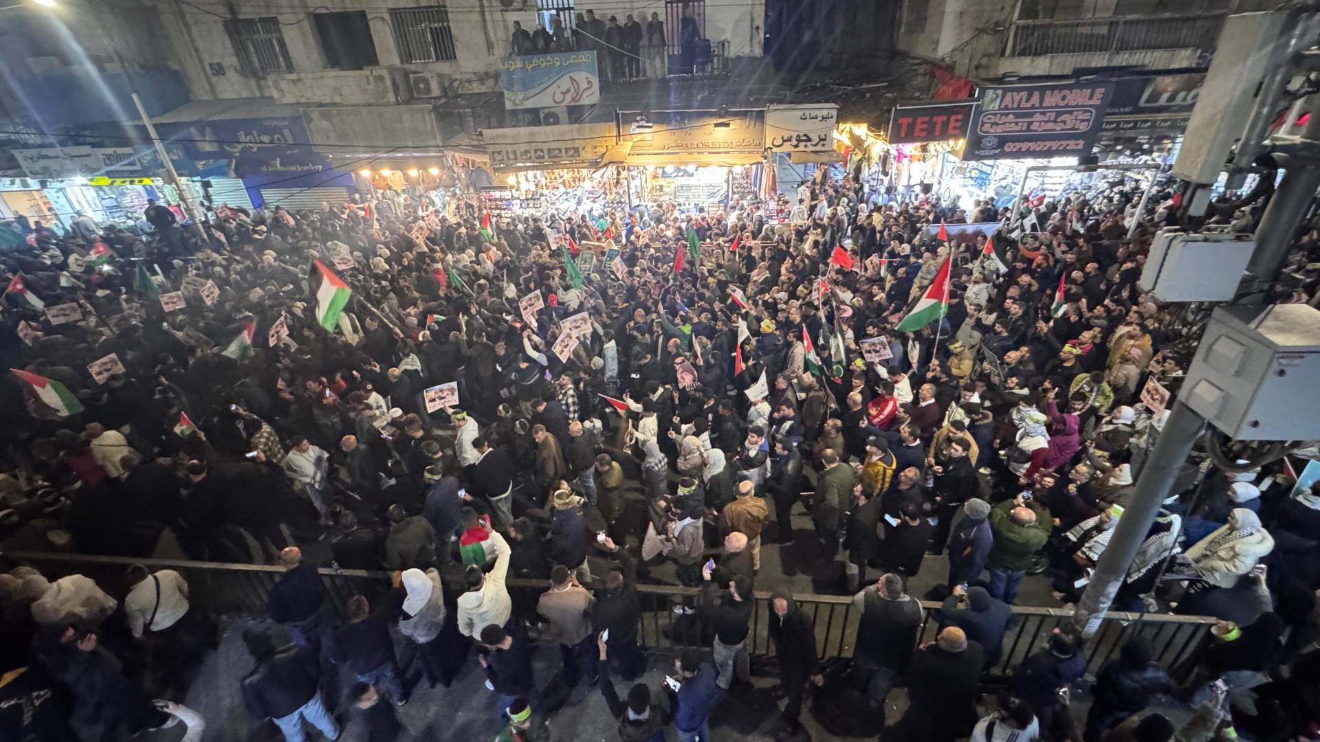 مسيرة احتفالية في الأردن فرحا بالتوصل لاتفاق وقف إطلاق النار في غزة