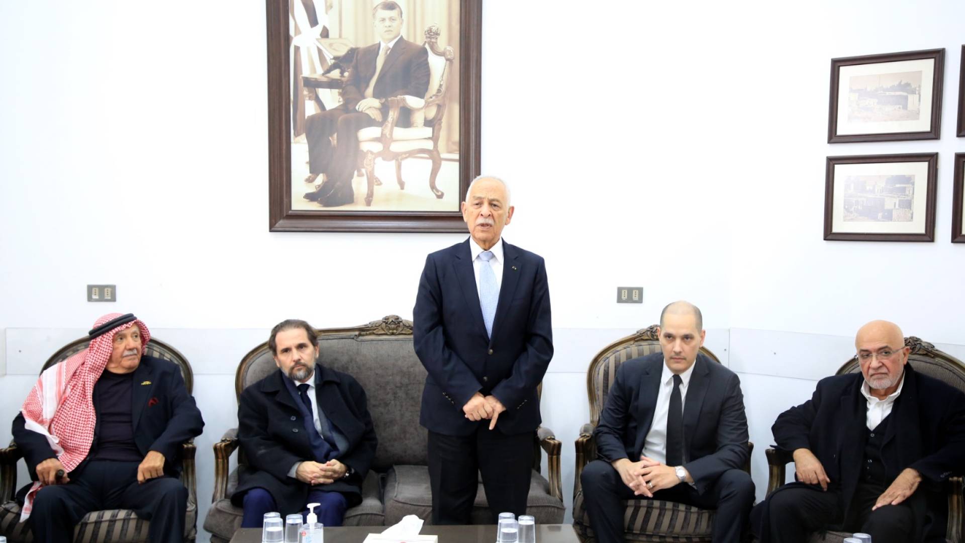 العيسوي ينقل تعازي الملك وولي العهد إلى عشيرة المجالي