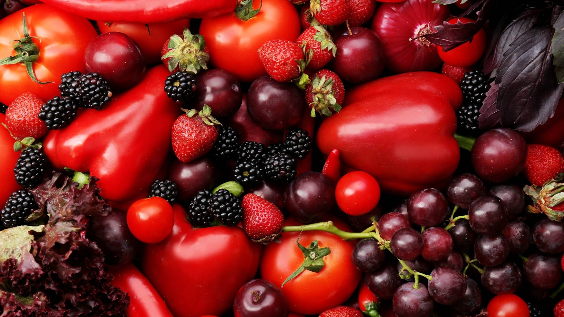 صورة تظهر أطعمة حمراء