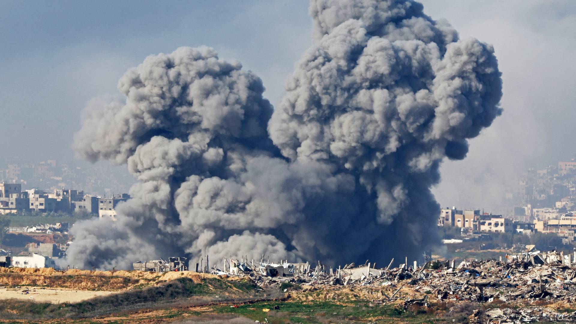 قصف عنيف على قطاع غزة