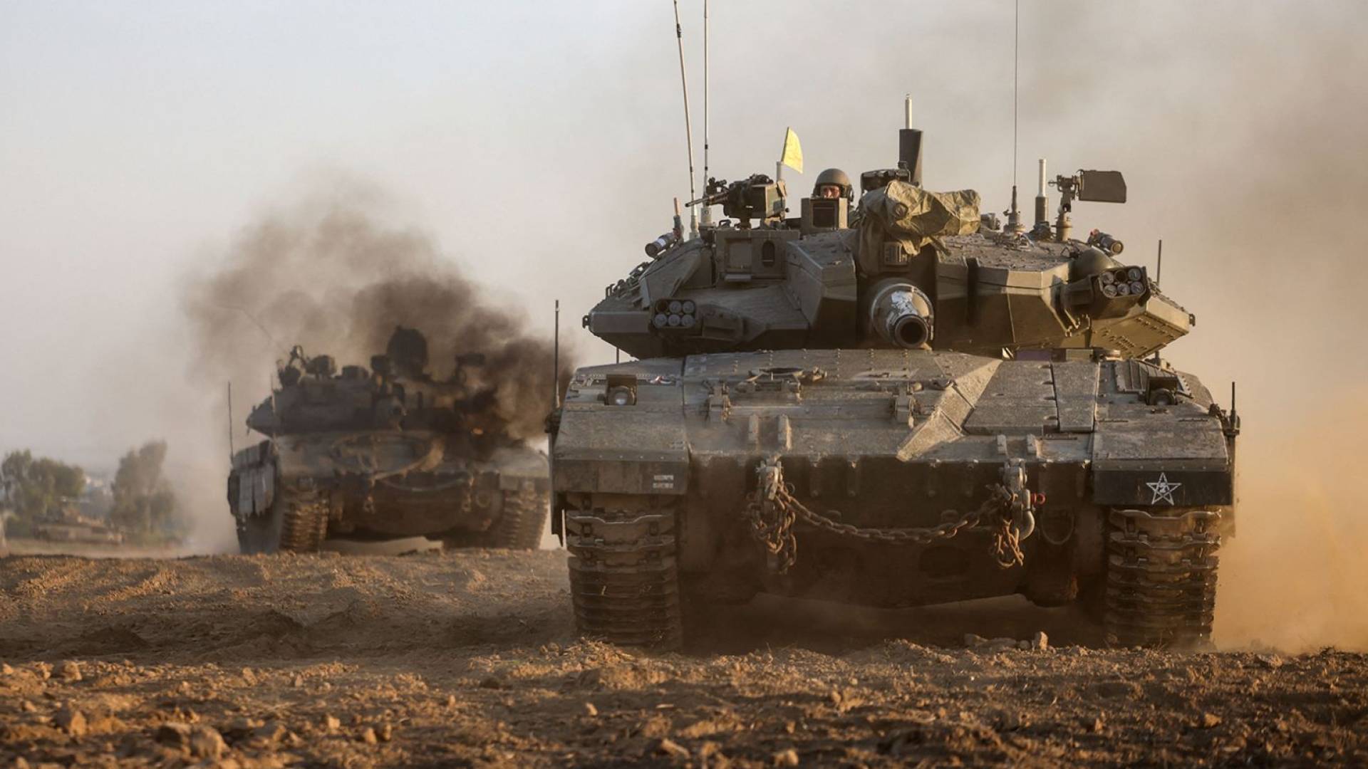 آليات الاحتلال العسكرية تتوغل بغزة