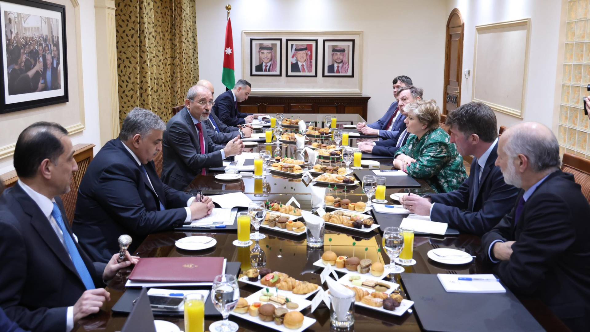 الصفدي يلتقي رئيسة لجنة الشؤون الخارجية في مجلس العموم البريطاني