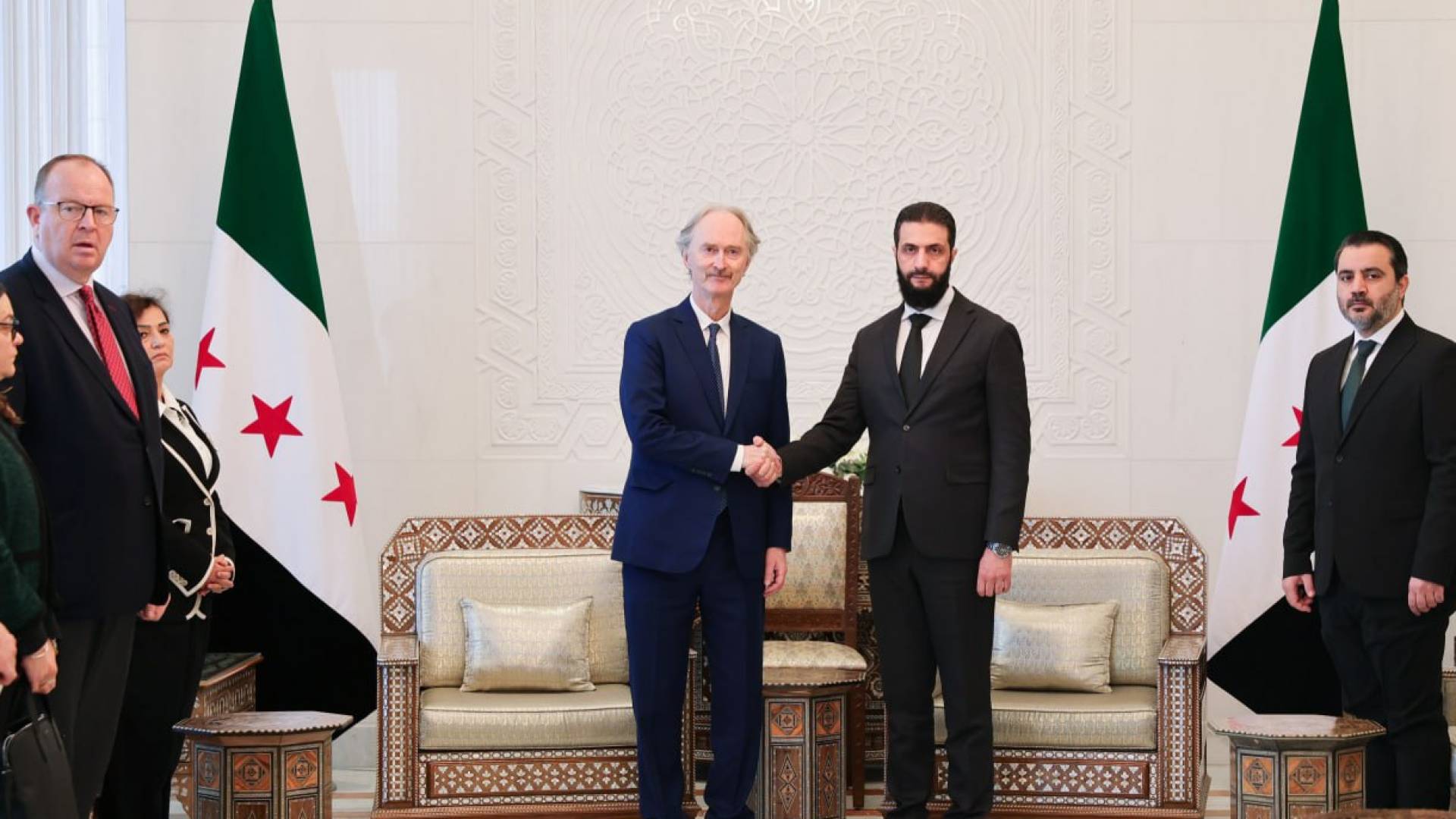 قائد الإدارة السورية الجديدة ووزير الخارجية