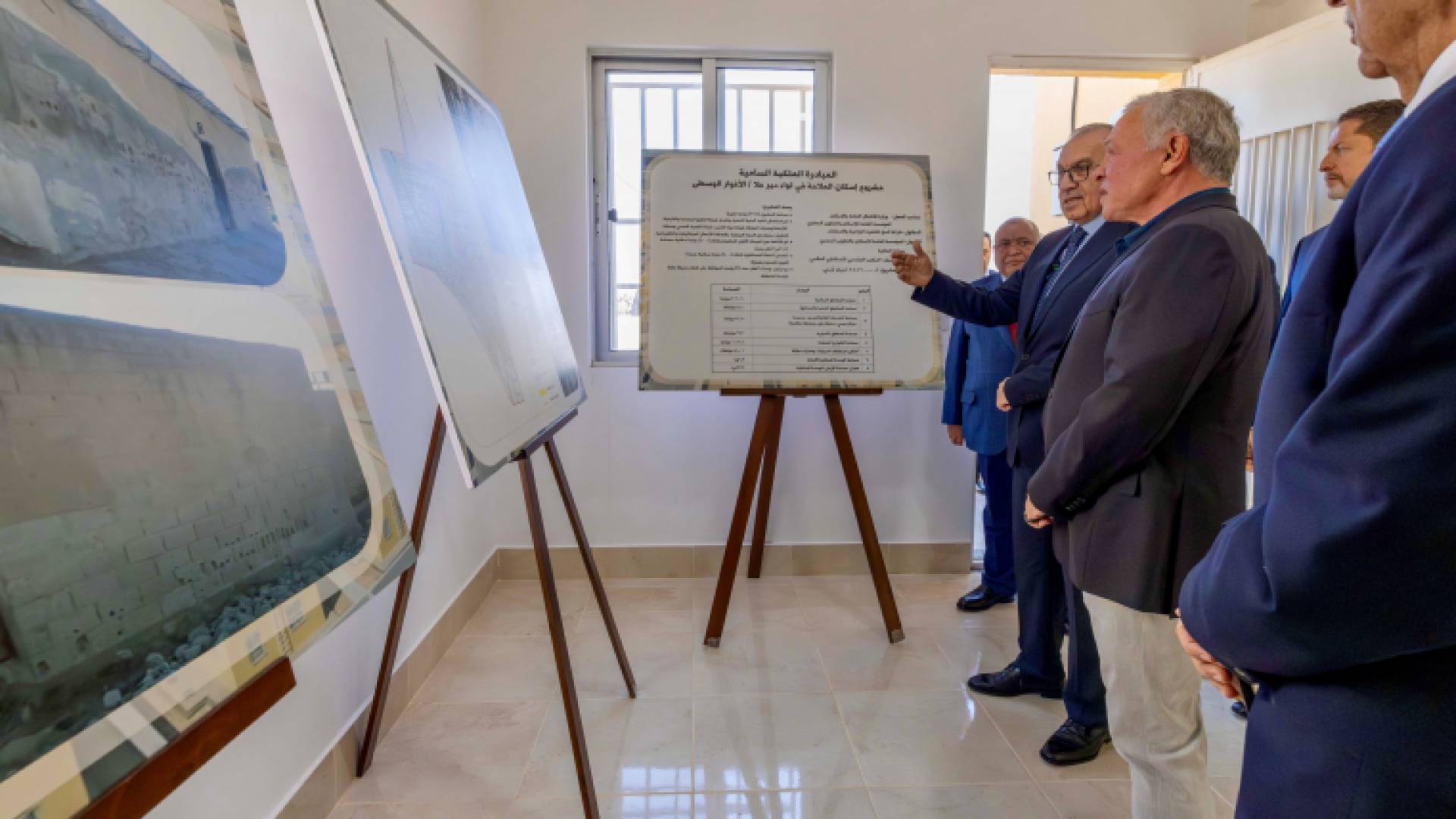 الملك يتفقد مشروع مساكن الملاحة في دير علا المكون من 400 وحدة