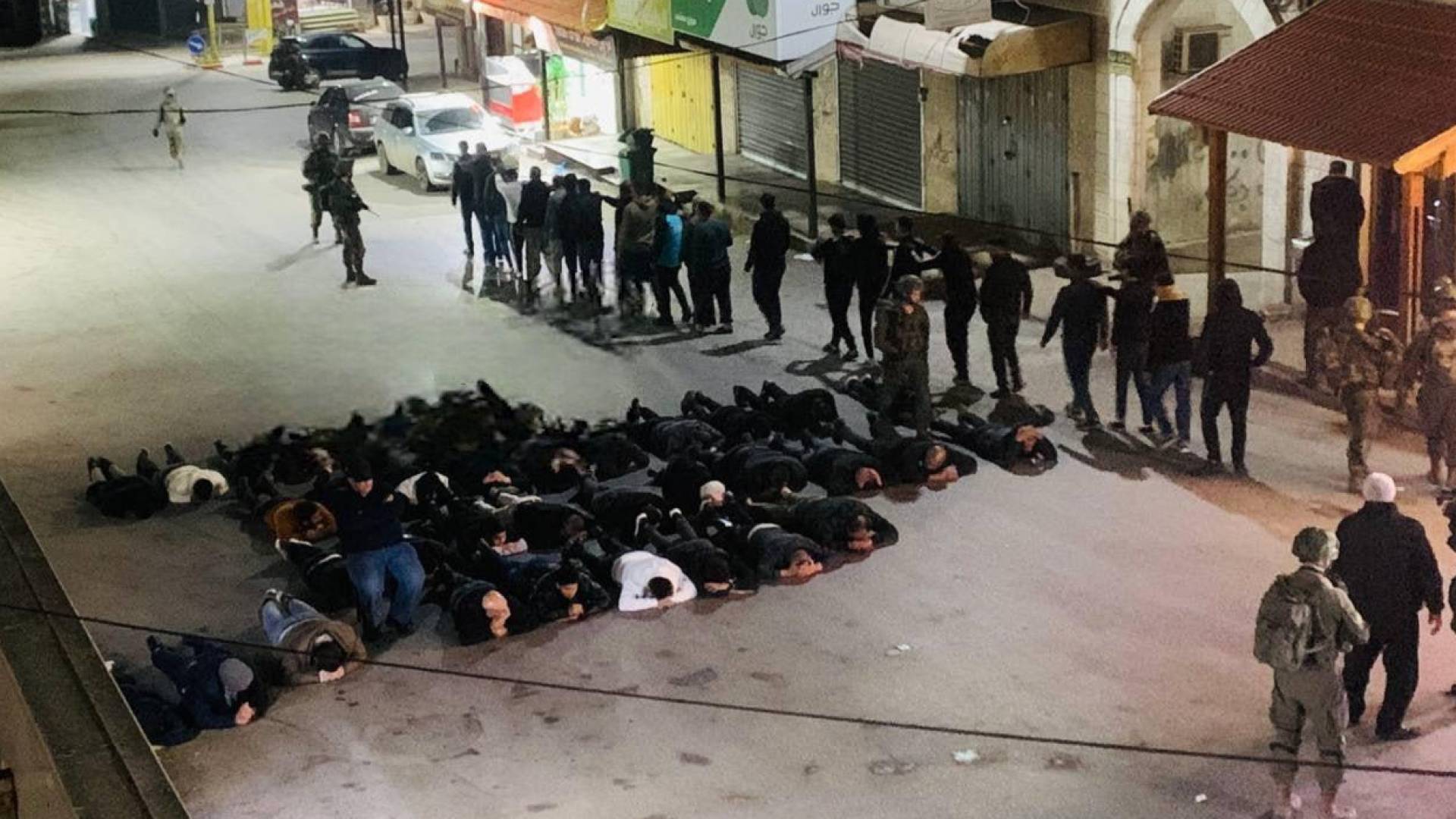 قوات الاحتلال تنكل بالشبان