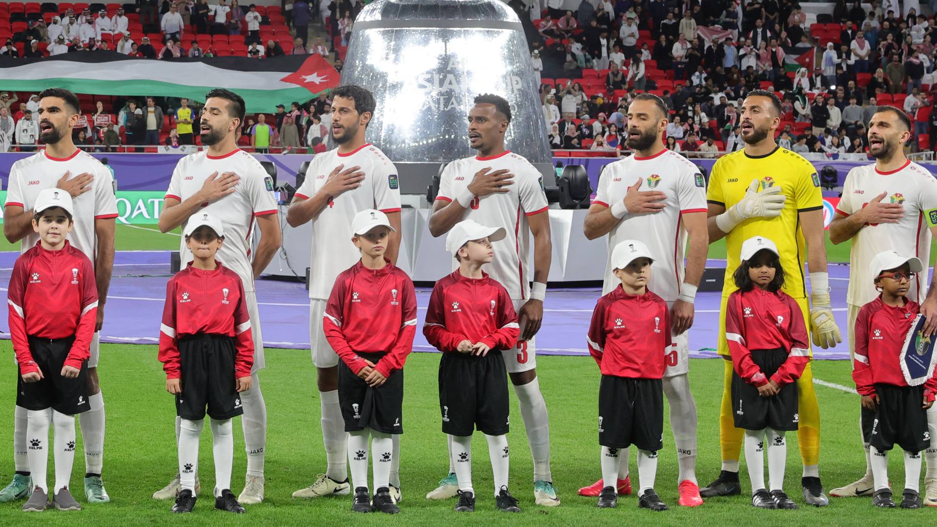 لاعبو المنتخب الوطني