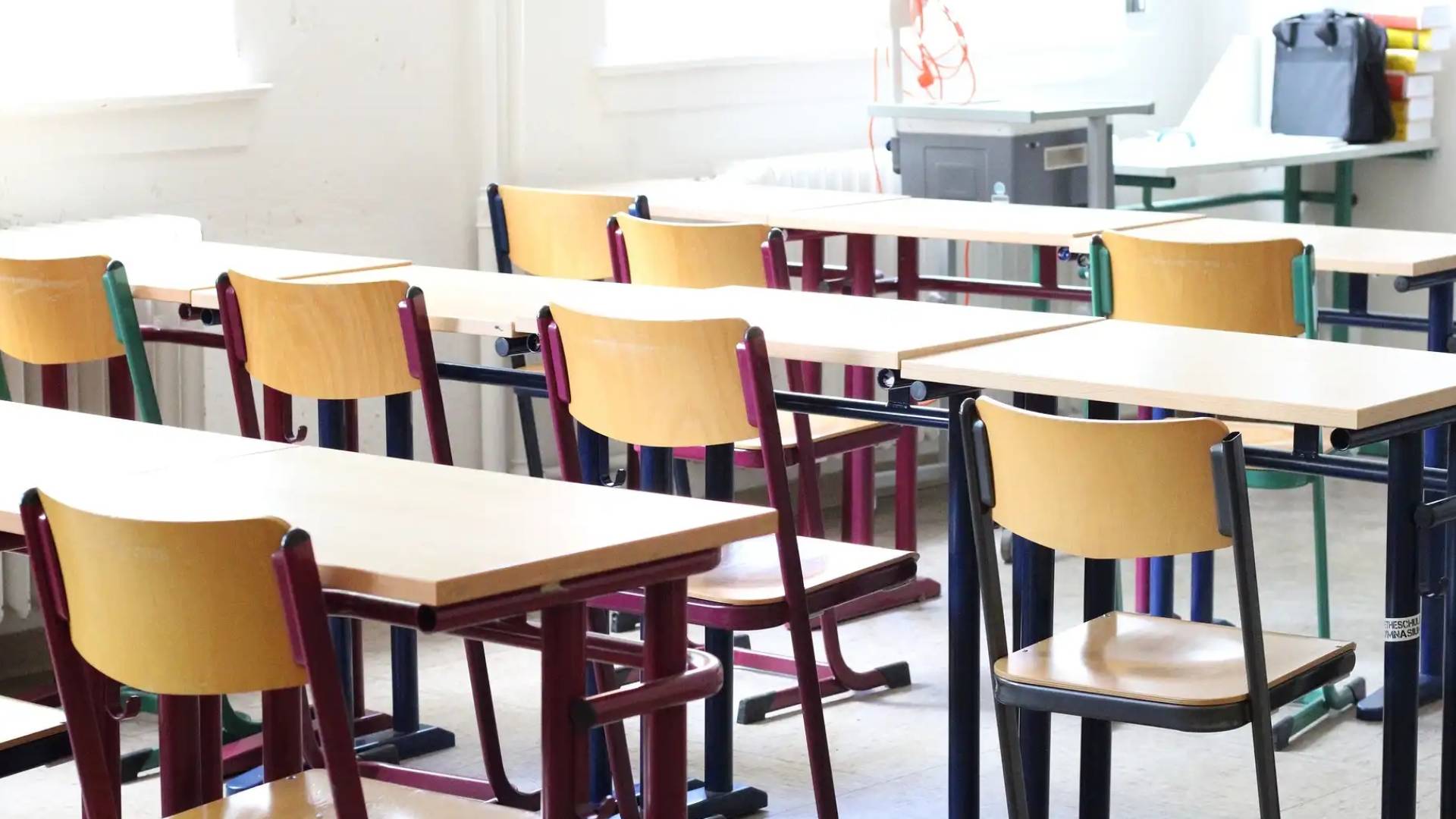 مقاعد دراسية