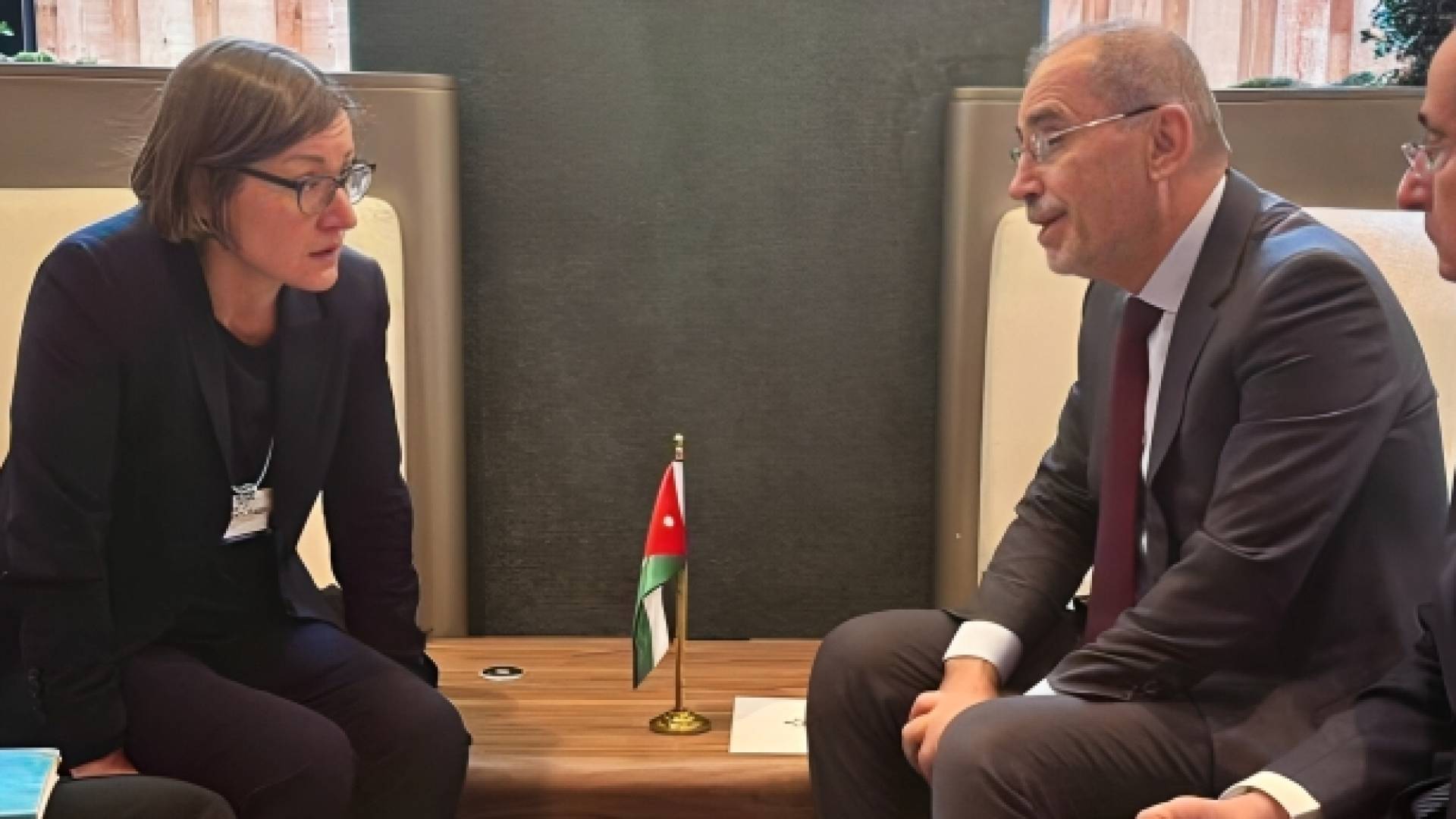 الصفدي يجري مباحثات موسعة مع رئيسة اللجنة الدولية للصليب الأحمر