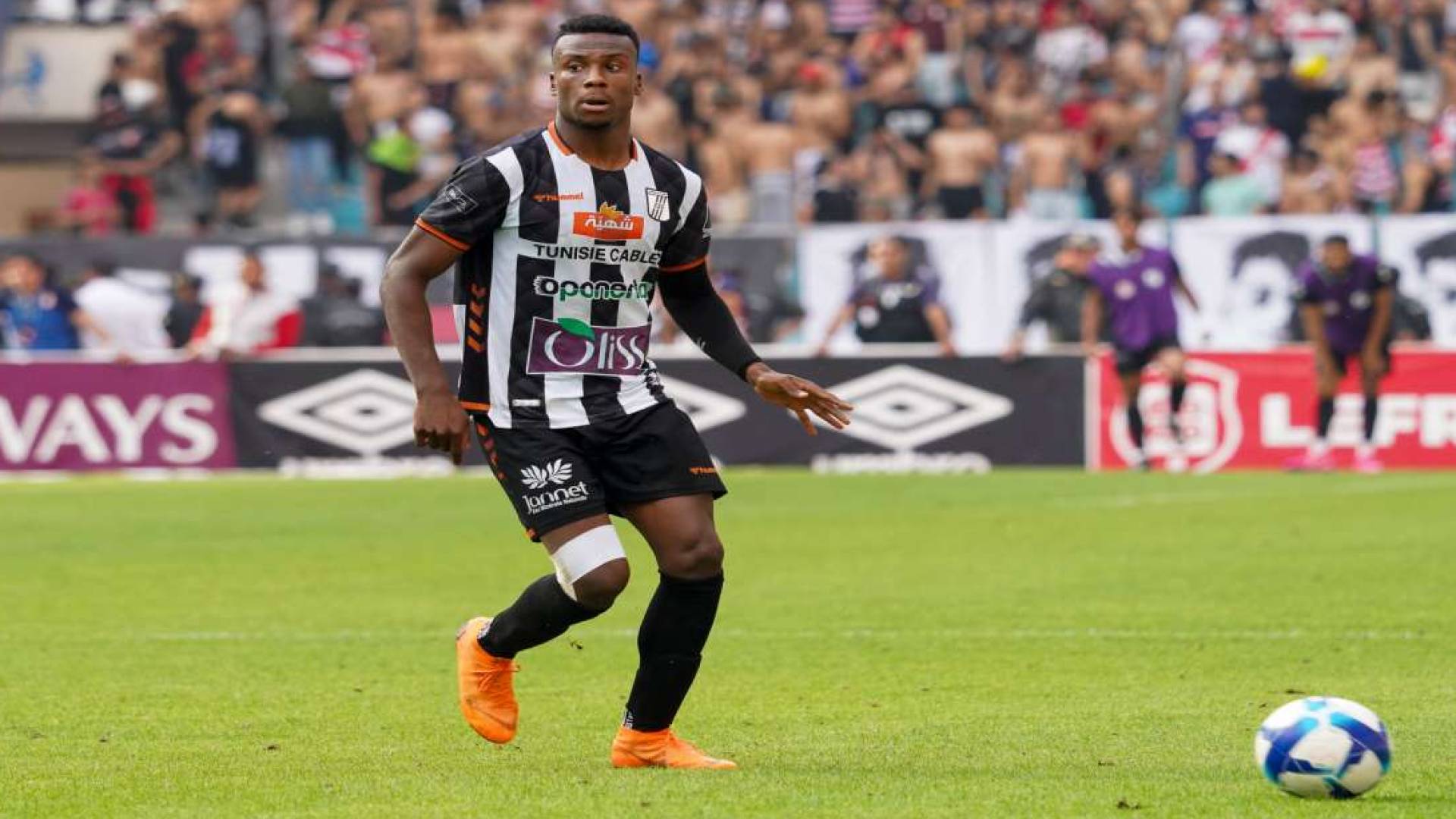 المحترف التونسي محمد الحمروني