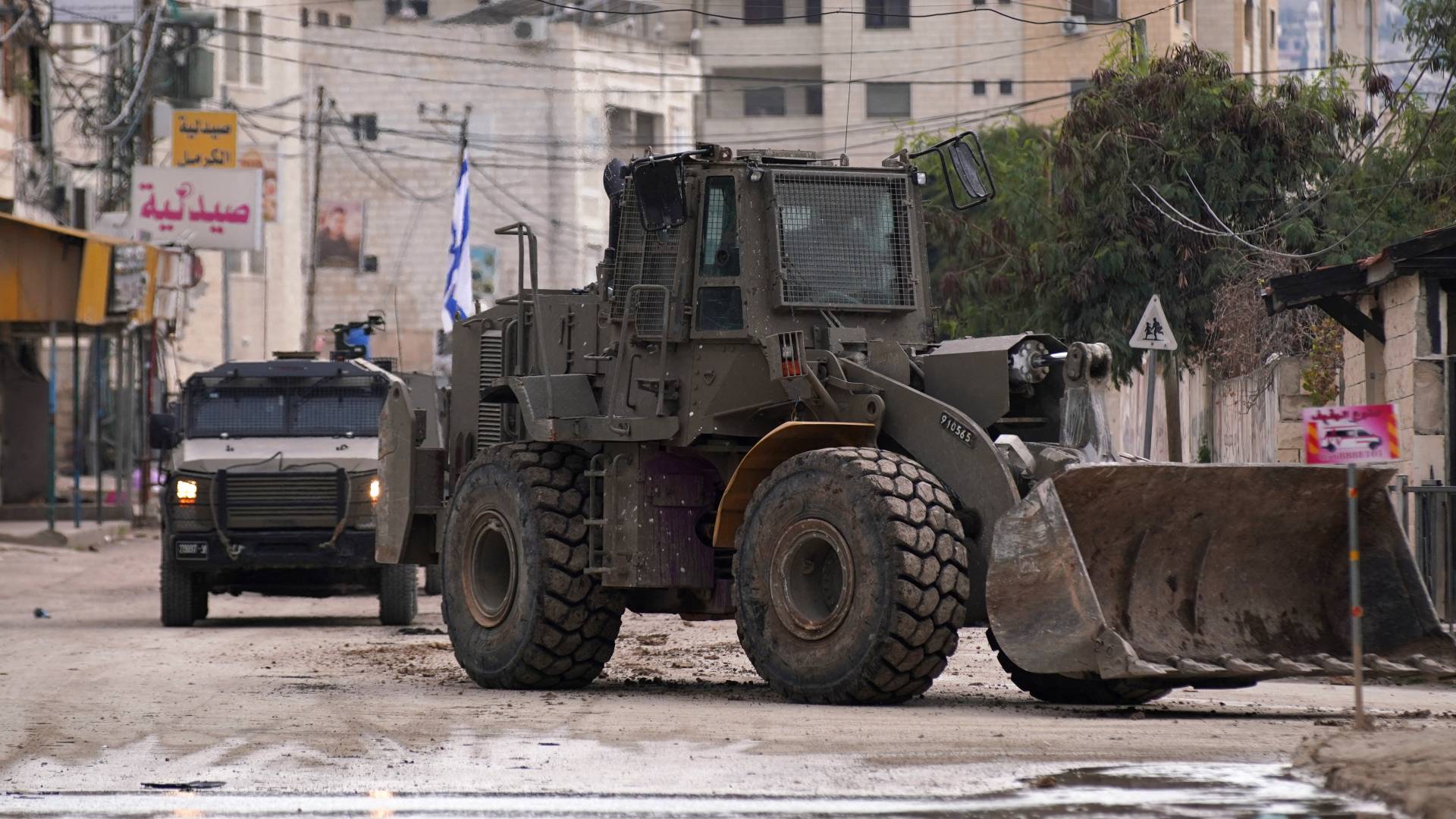 جرافة للاحتلال الإسرائيلي في جنين