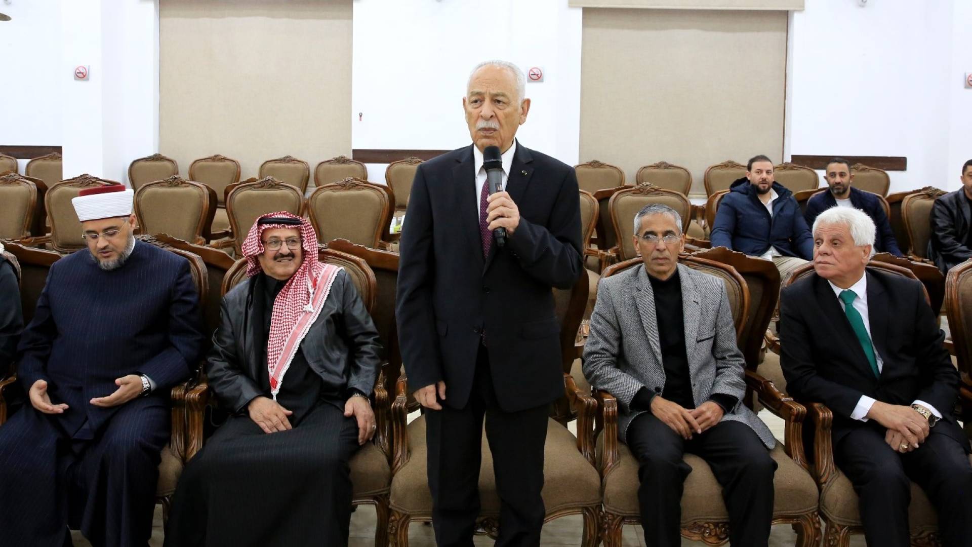 العيسوي ينقل تعازي الملك وولي العهد إلى عشيرتي النسور والحياري