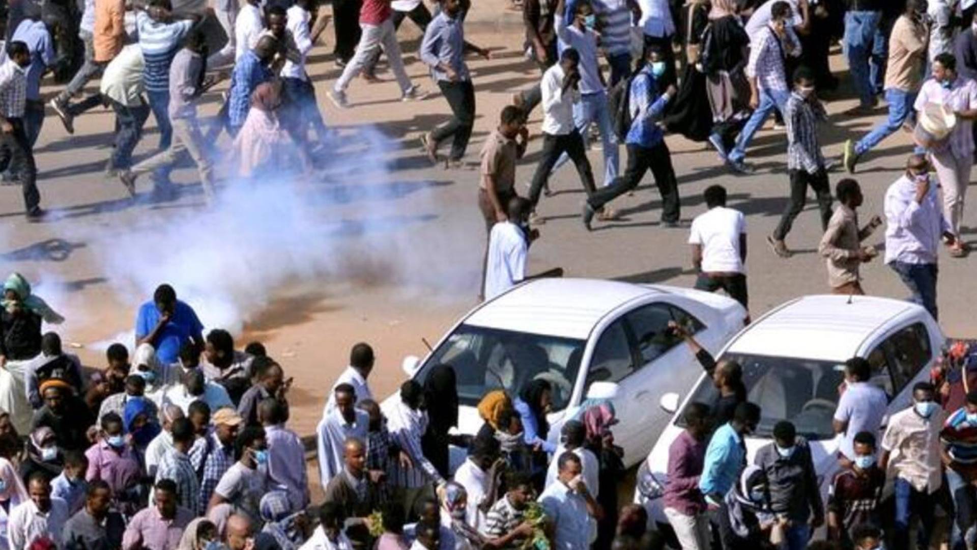 مظاهرات سودانية واطلاق غاز مسيل للدموع