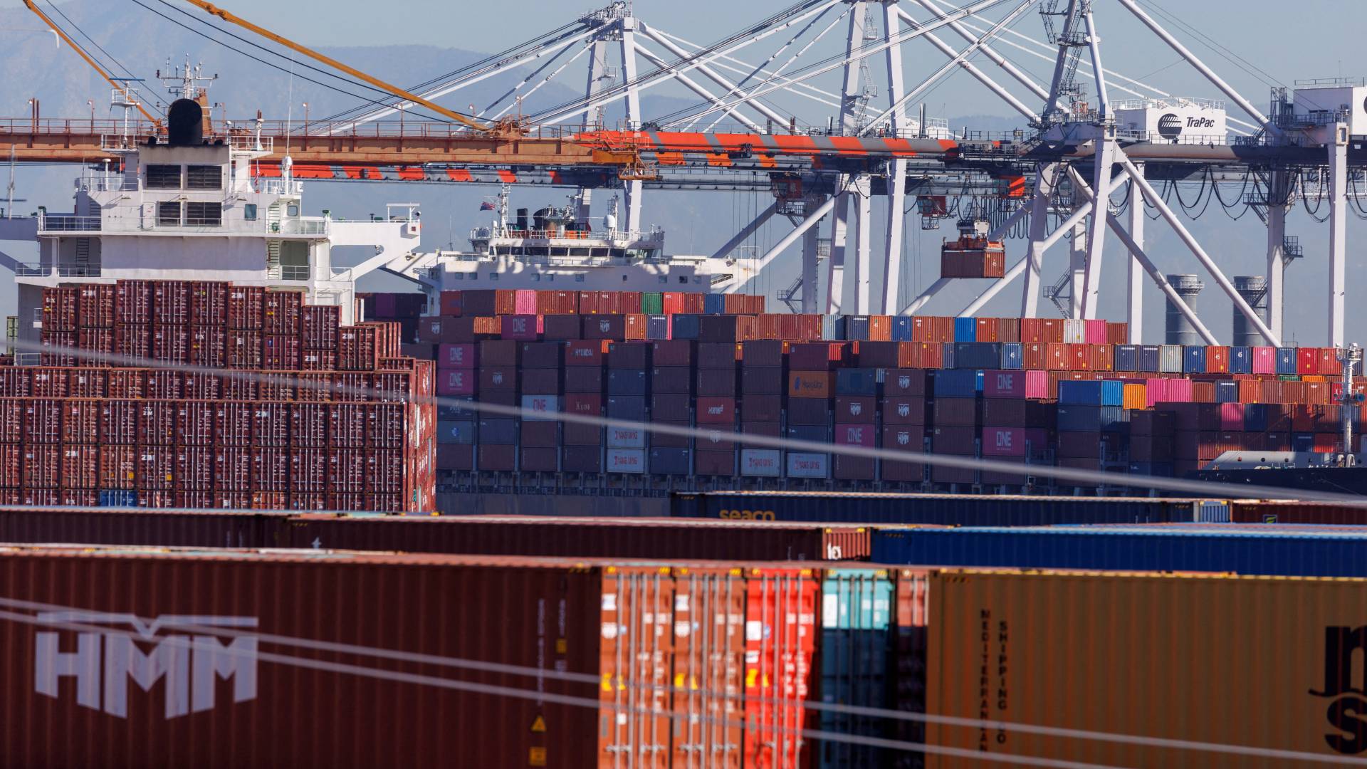 صورة تعبر عن حركة التجارة