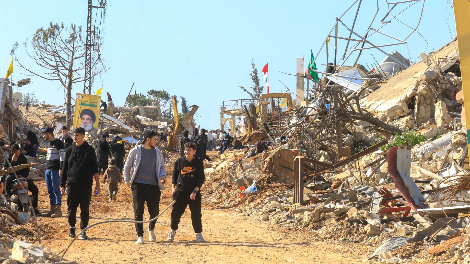 لبنانيون في الجنوب