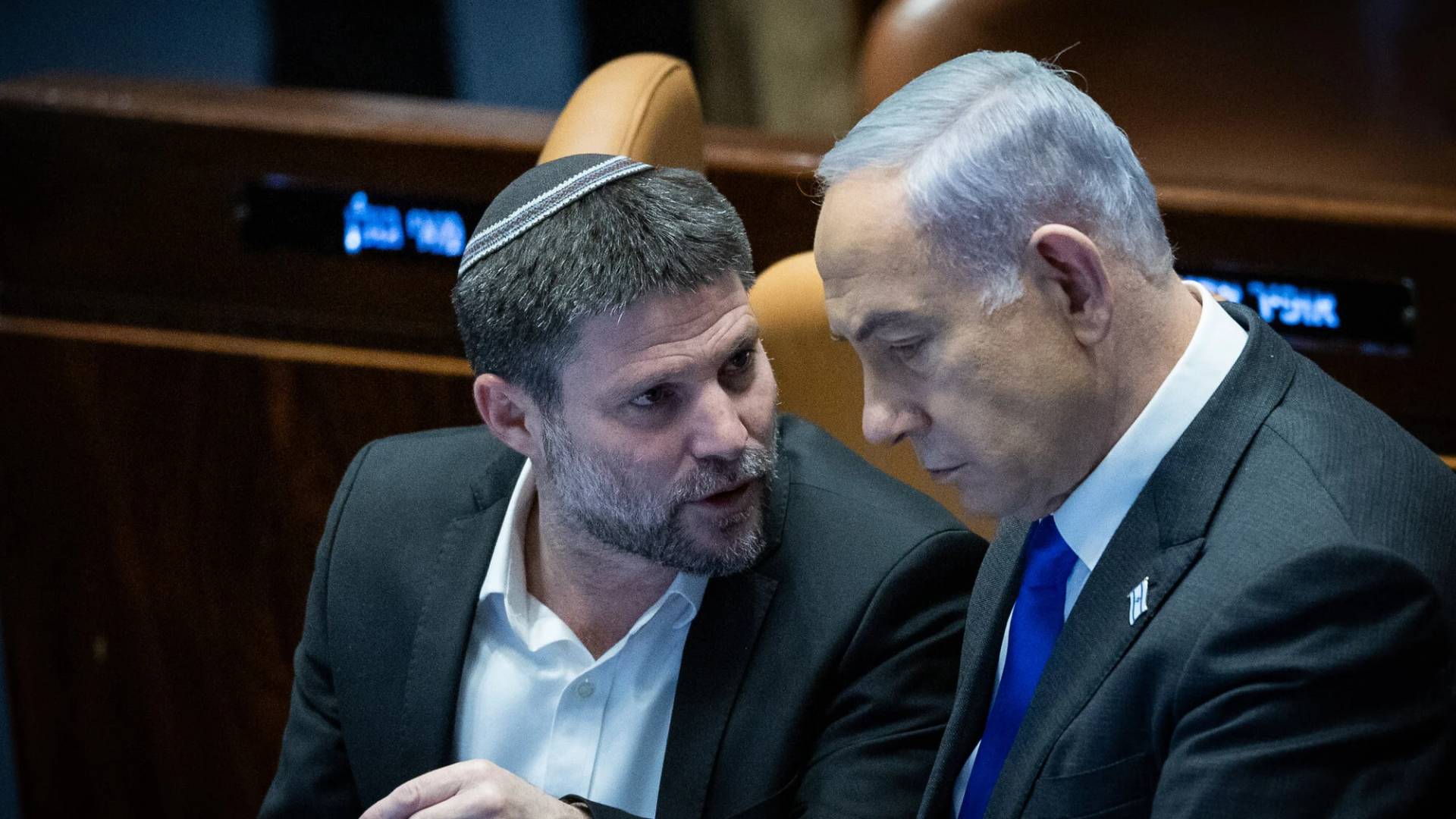 نتنياهو (يمينا)، سموتريش (يسارا)