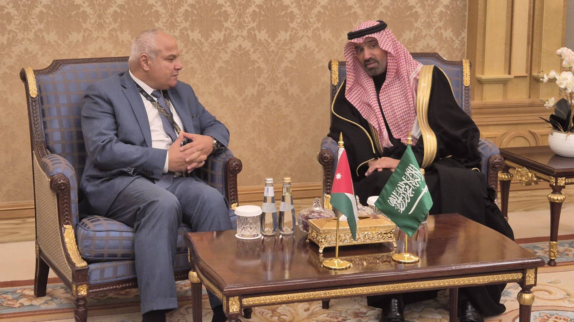 وزير العمل الأردني خالد البكار مع وزير الموارد البشرية و التنمية الاجتماعية السعودي أحمد الراجحي