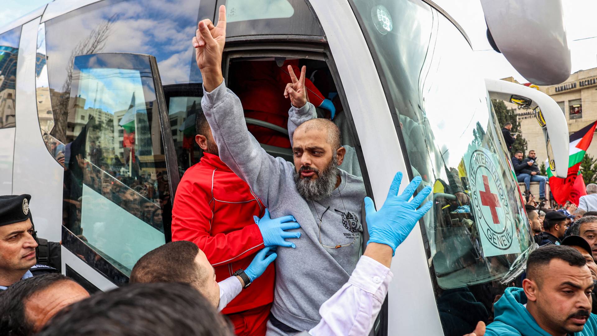 أسرى محررين من سجون الاحتلال