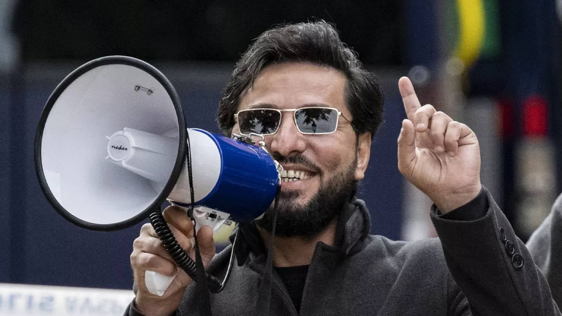 سلوان موميكا