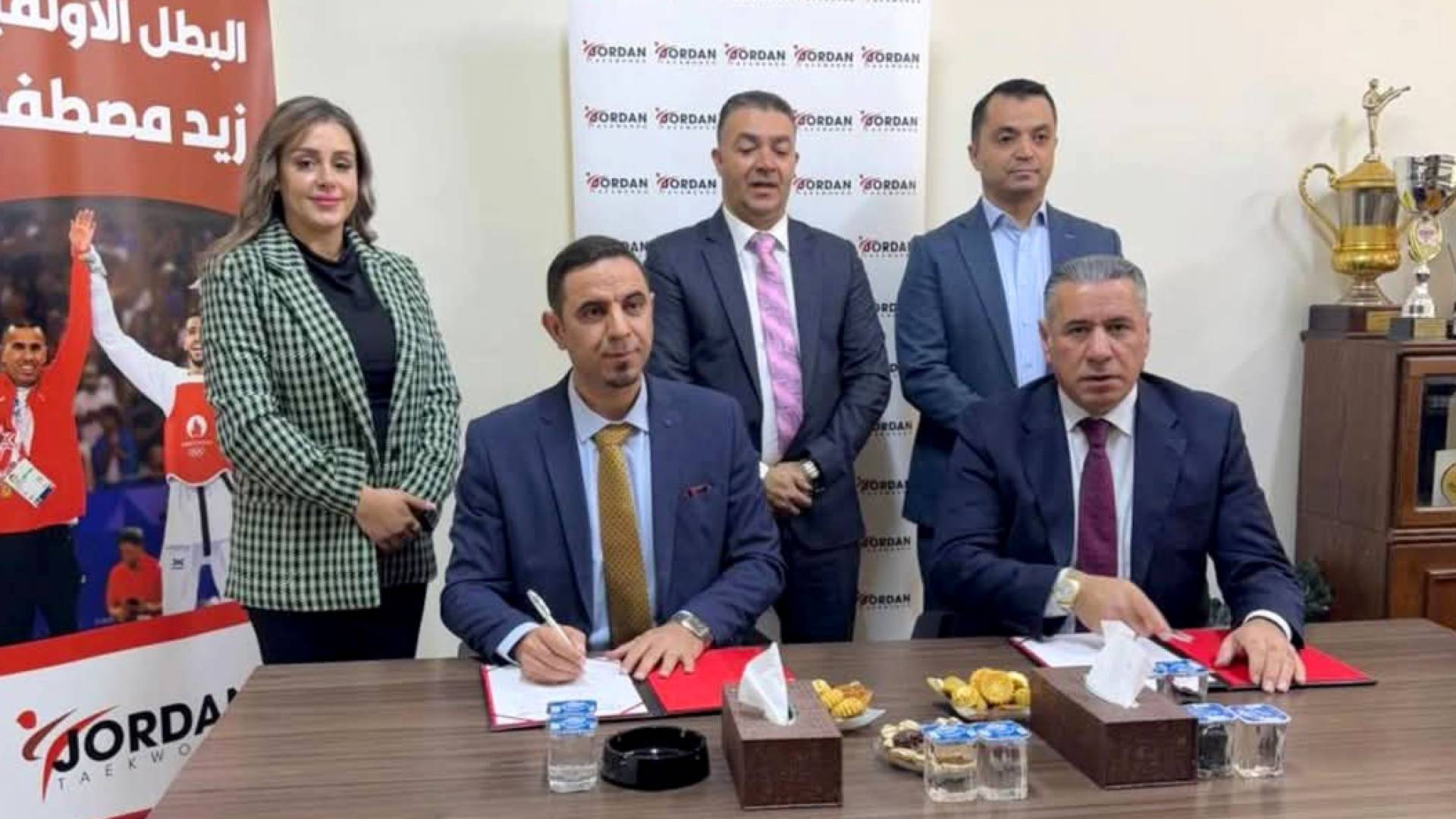 من حفل التوقيع