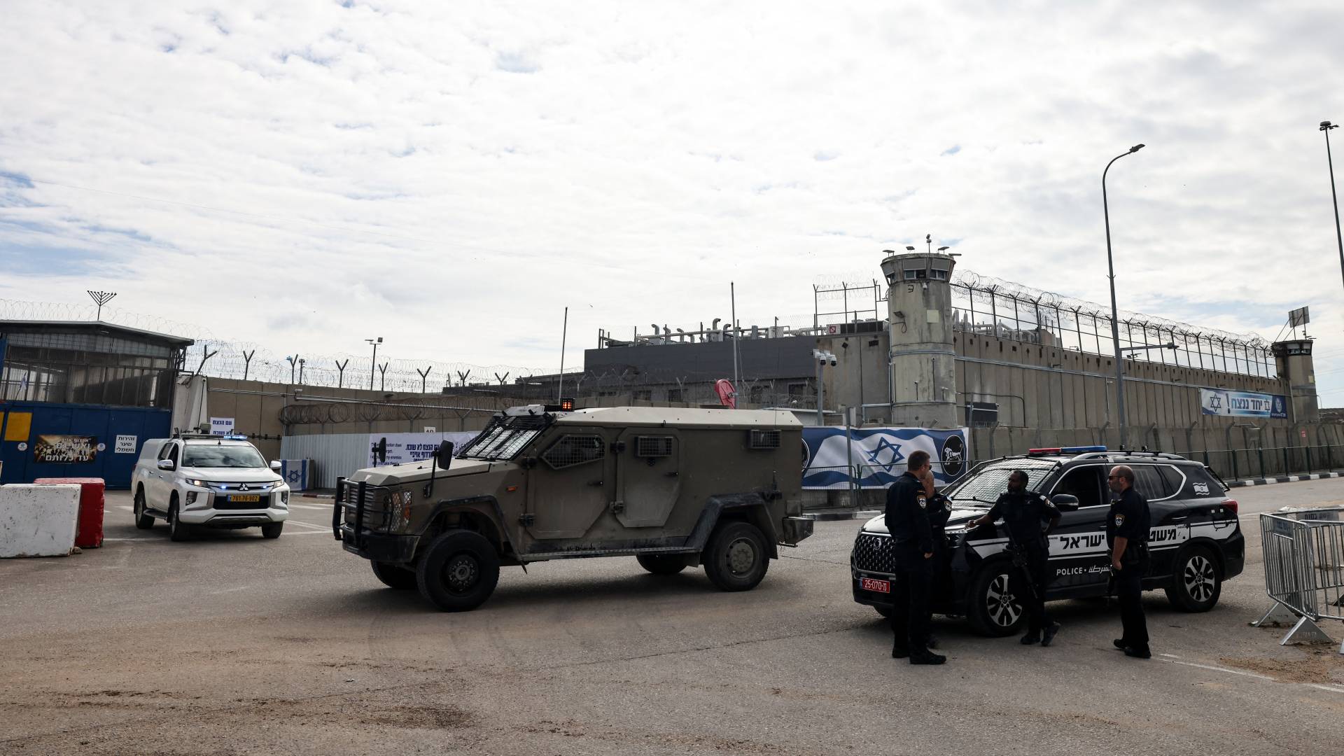 سجن الاحتلال عوفر بالضفة الغربية