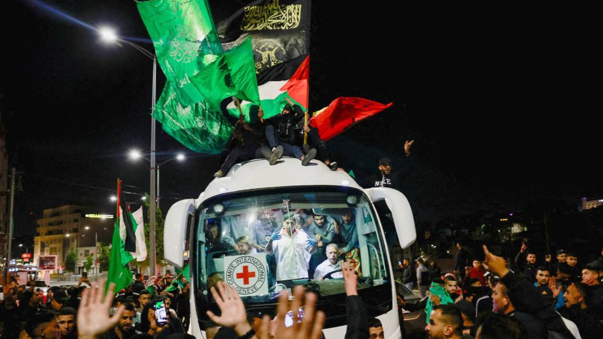 خلال الإفراج عن الأسرى الفلسطينيين