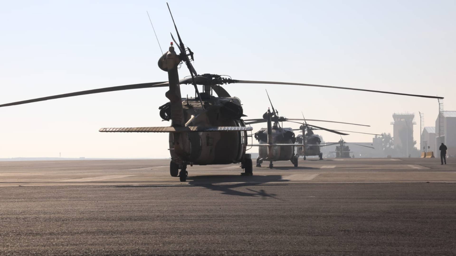 الطائرات المشاركة في الجسر الجوي