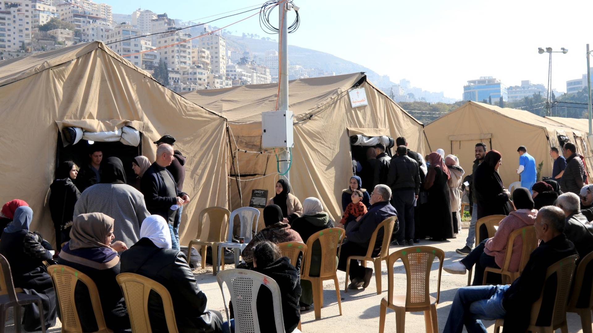 طواقم المستشفى الميداني الأردني نابلس/5