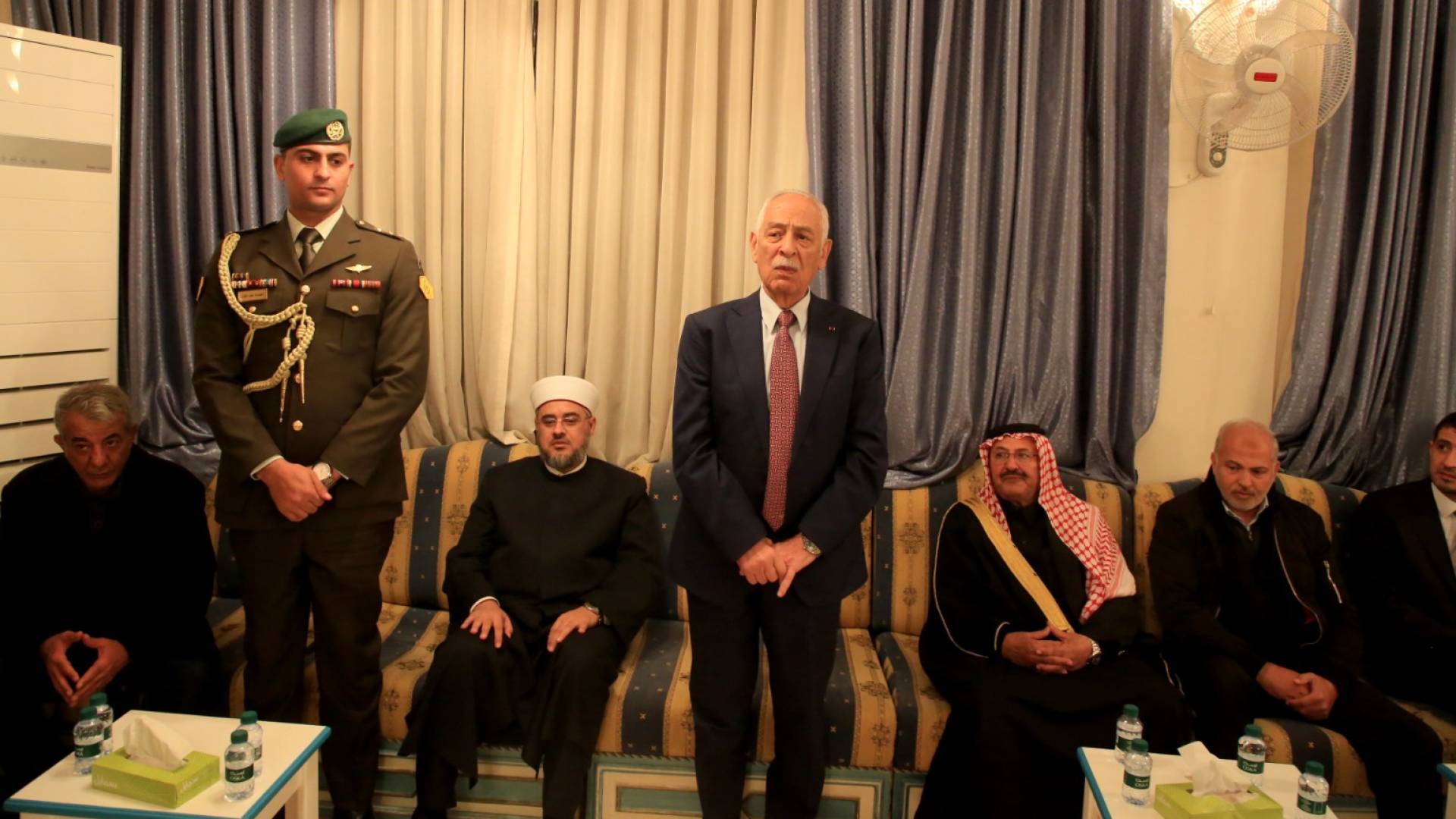 العيسوي يقدم واجب العزاء