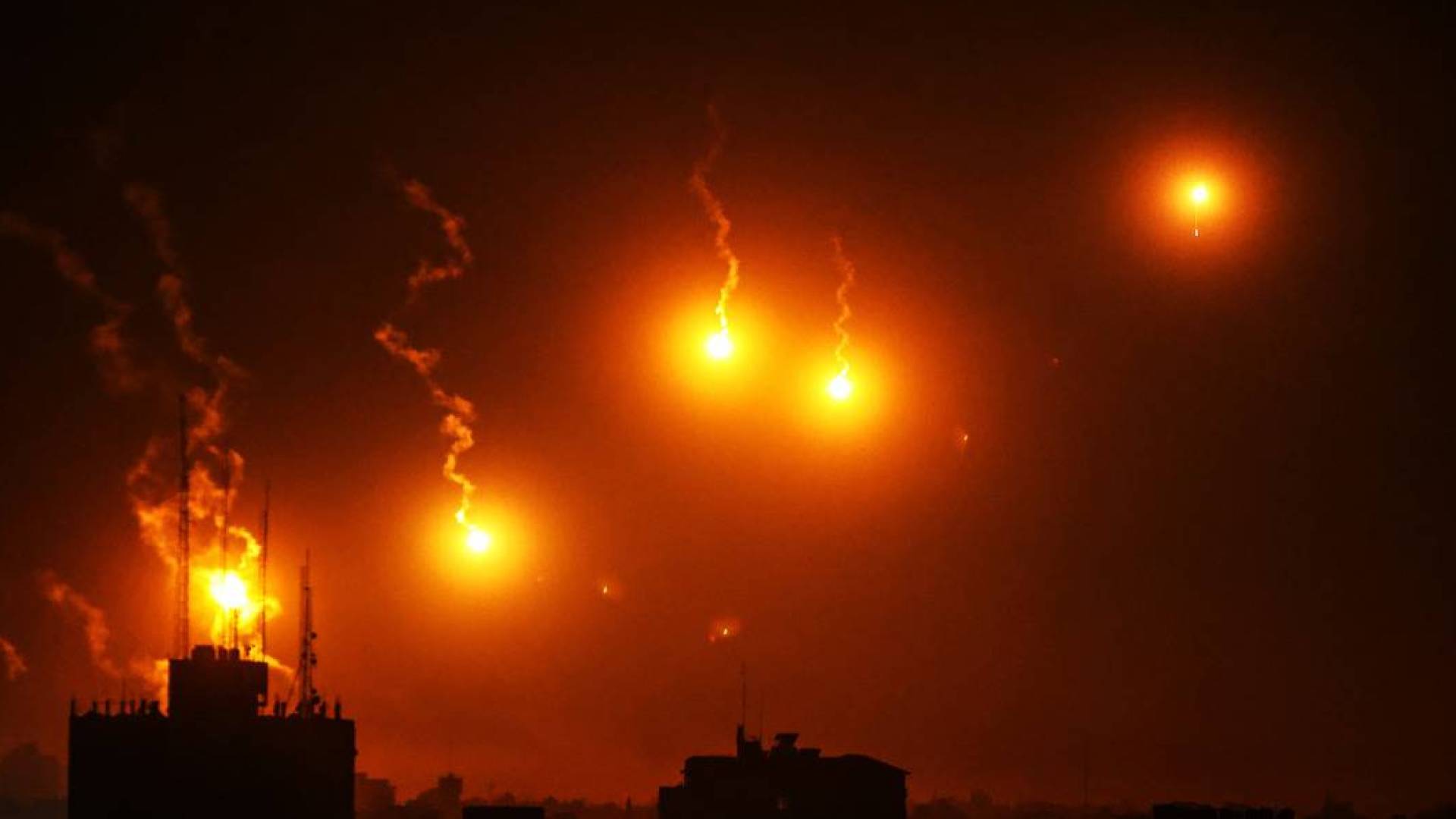 إلقاء قنابل "أرشيفية"