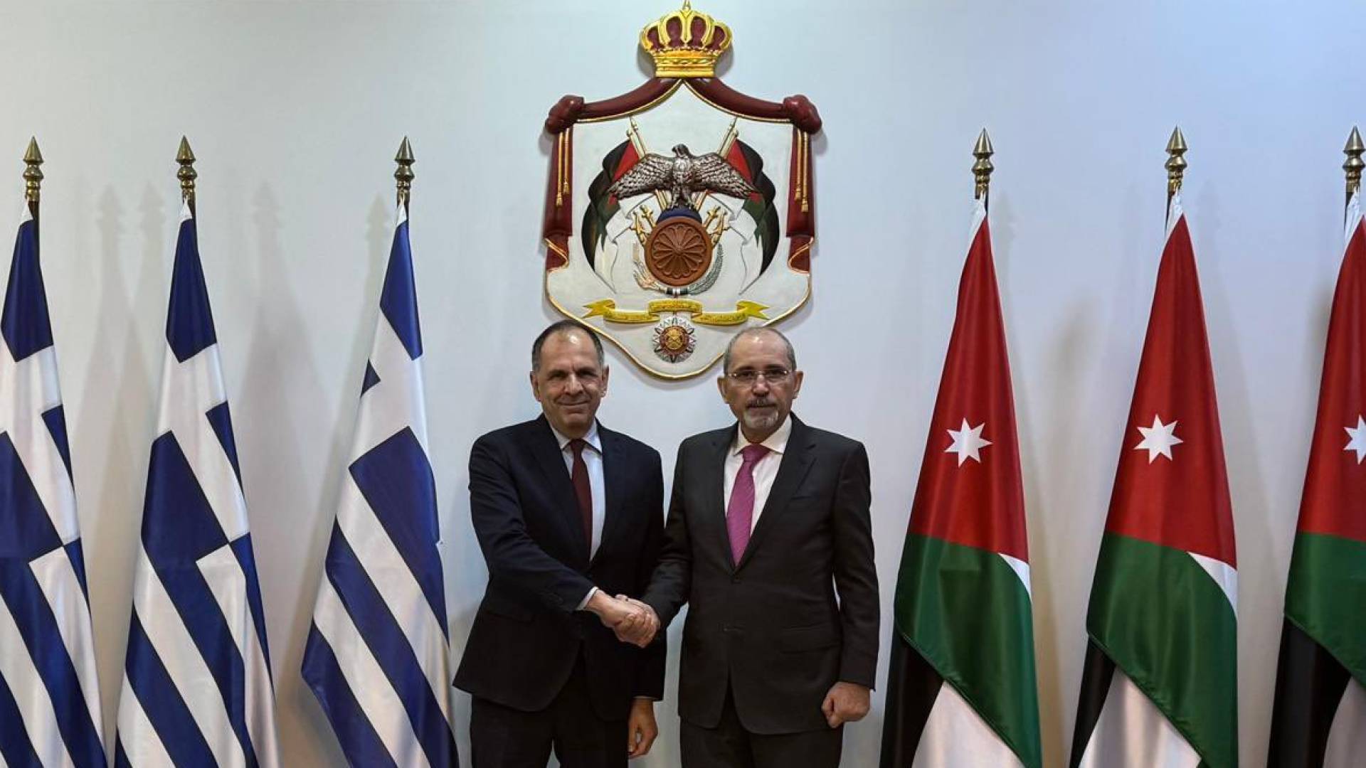 وزير الخارجية وشؤون المغتربين أيمن الصفدي وزير الخارجية اليوناني جورج جيرابيتريتس