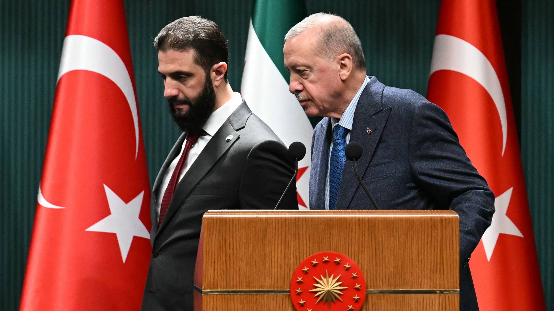 الرئيس التركي رجب طيب أردوغان ونظيره السوري أحمد الشرع