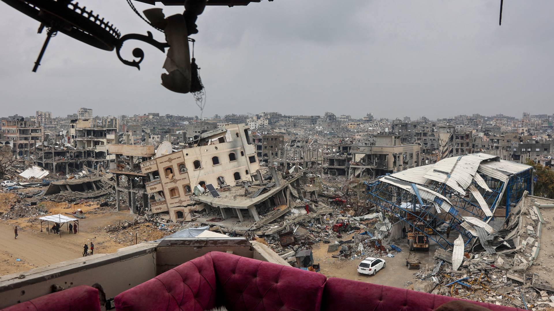 دمار على طول شارع الصفطاوي في جباليا شمال قطاع غزة