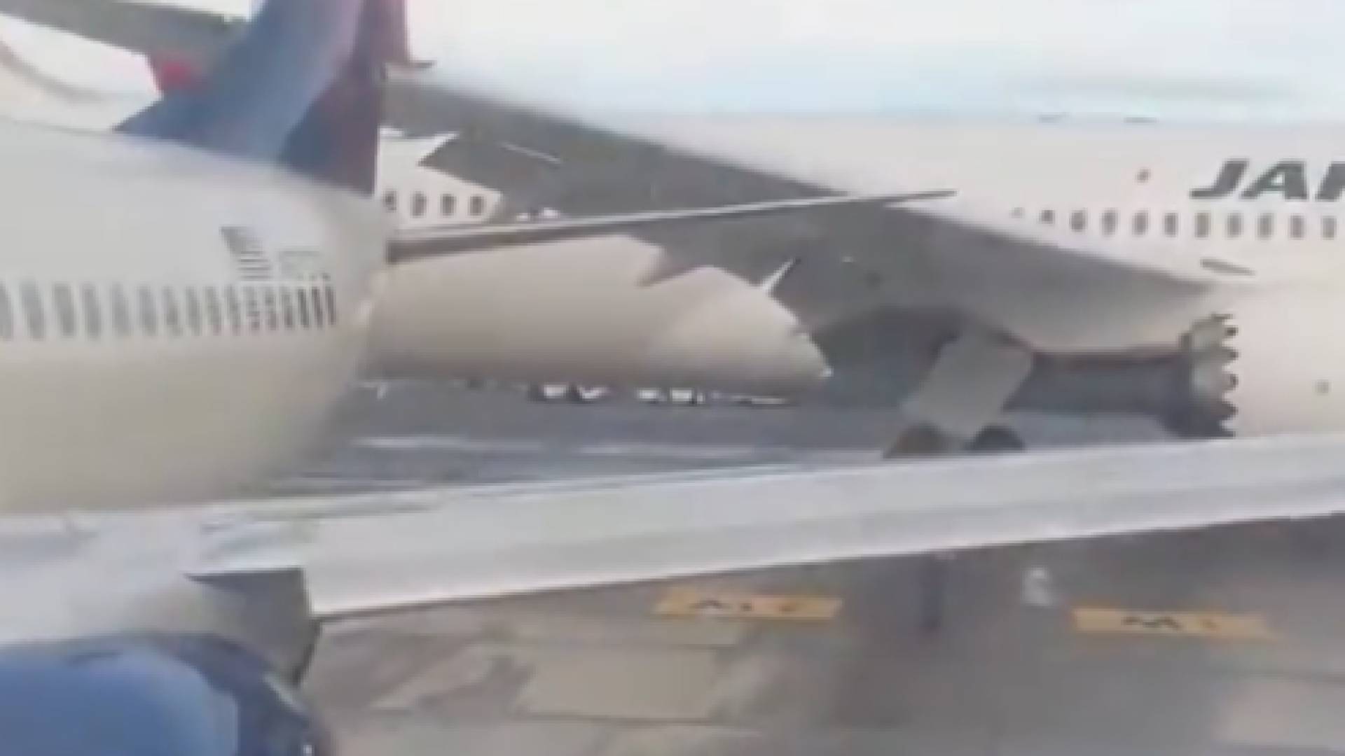 اصطدام الطائرتين