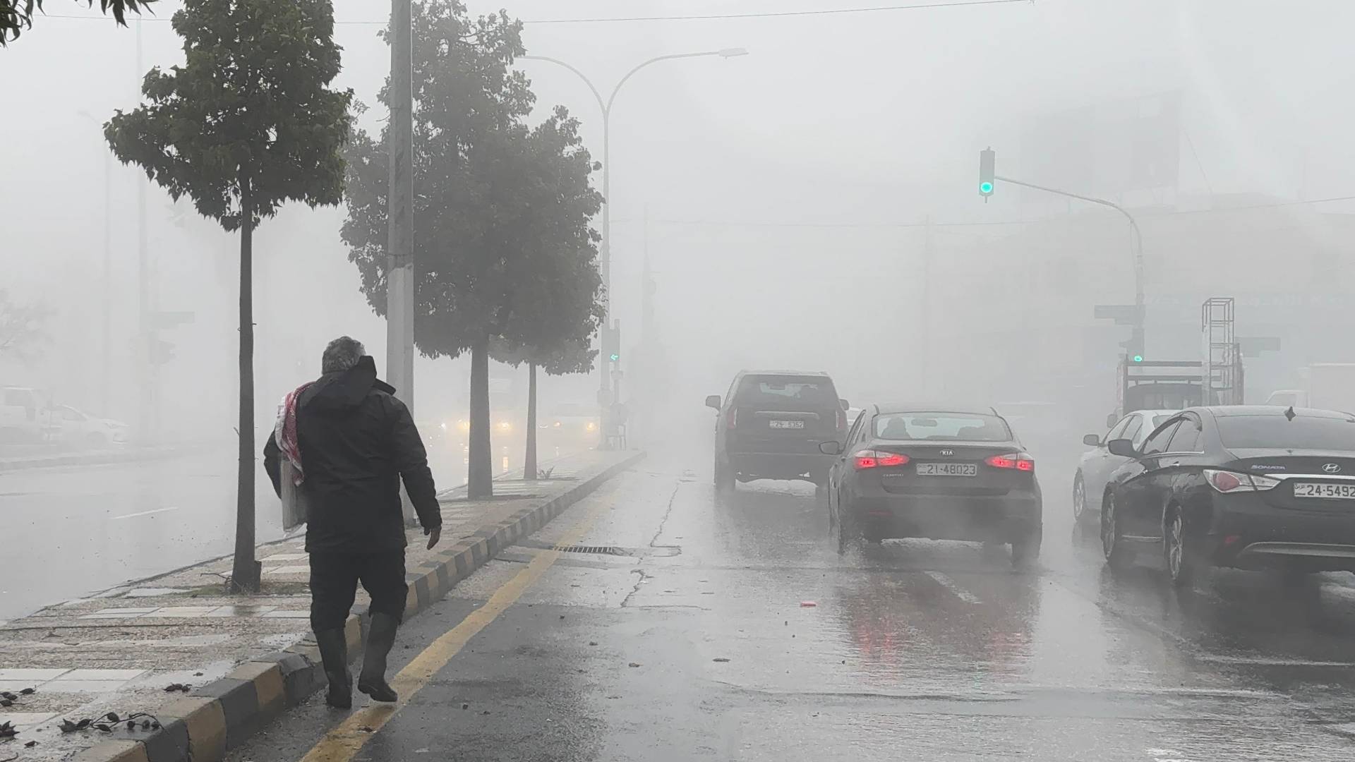 أجواء باردة وضبابية في العاصمة عمان