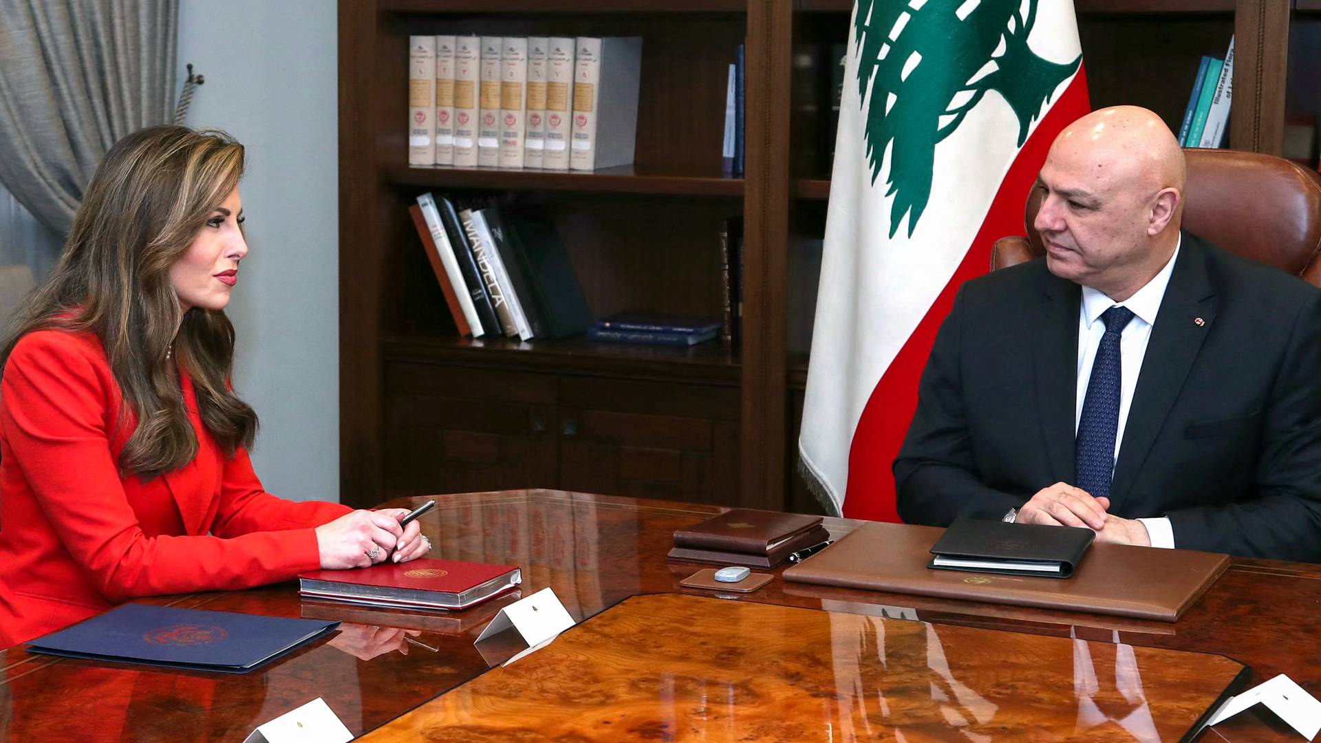 الرئيس اللبناني يستقبل  نائبة المبعوث الأميركي الخاص للشرق الأوسط