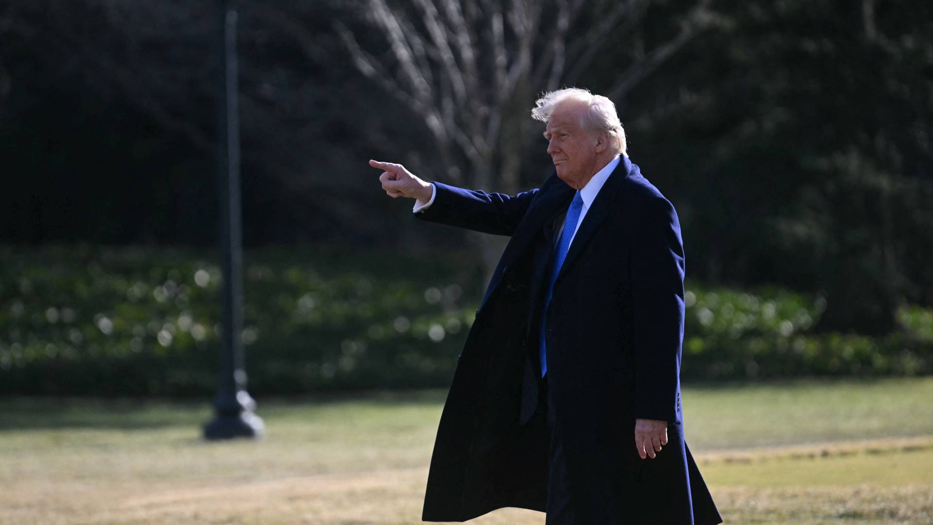 أ ف ب: ترمب يهاجم "المصاصات الورقية" ويعلن العودة للبلاستيك بأمر تنفيذي