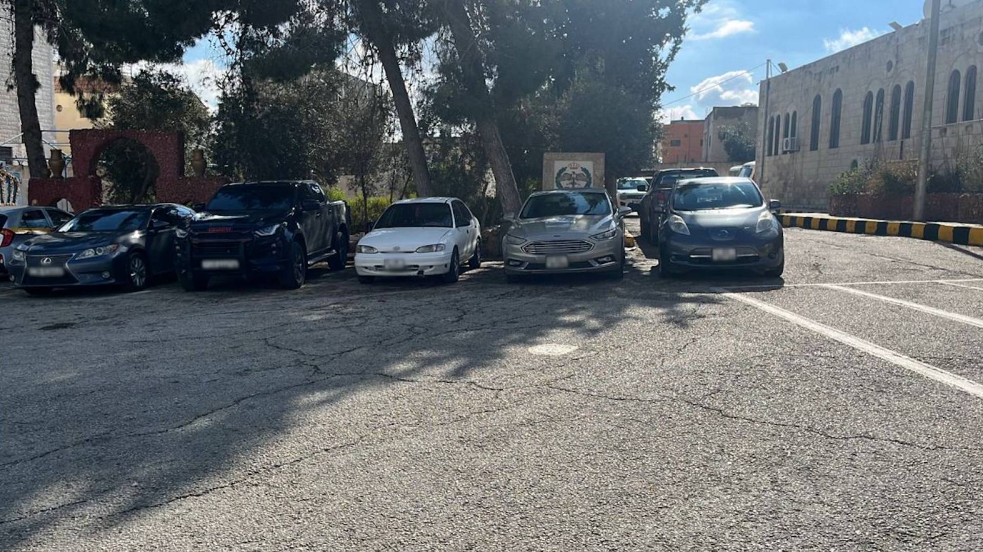 الأمن العام: ضبط مطلق النار والسلاح الناري وخمس مركبات ظهرت بفيديو مسير مواكب على طريق مأدبا