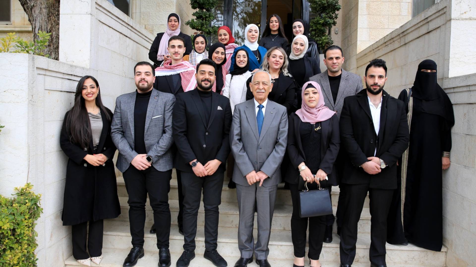 العيسوي يلتقي وفدا شبابيا