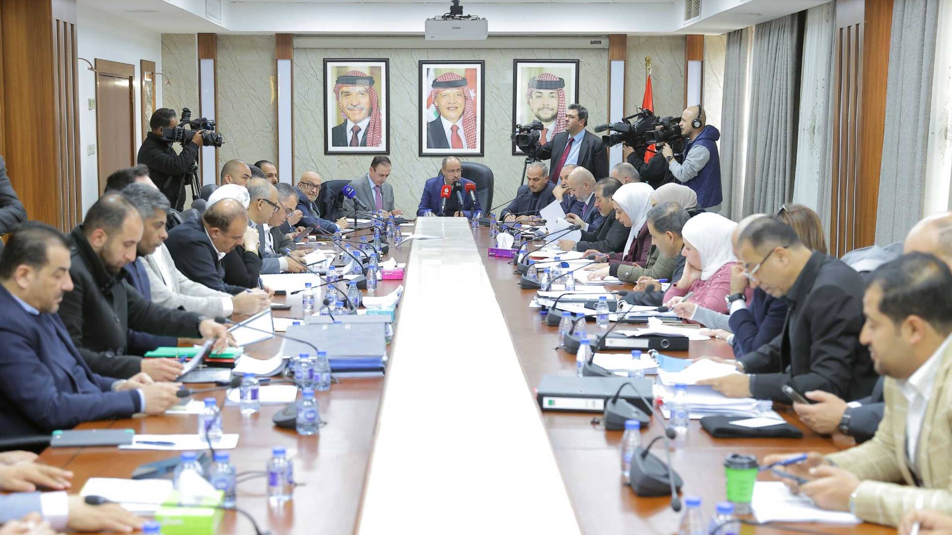 اللجنة المالية النيابية،