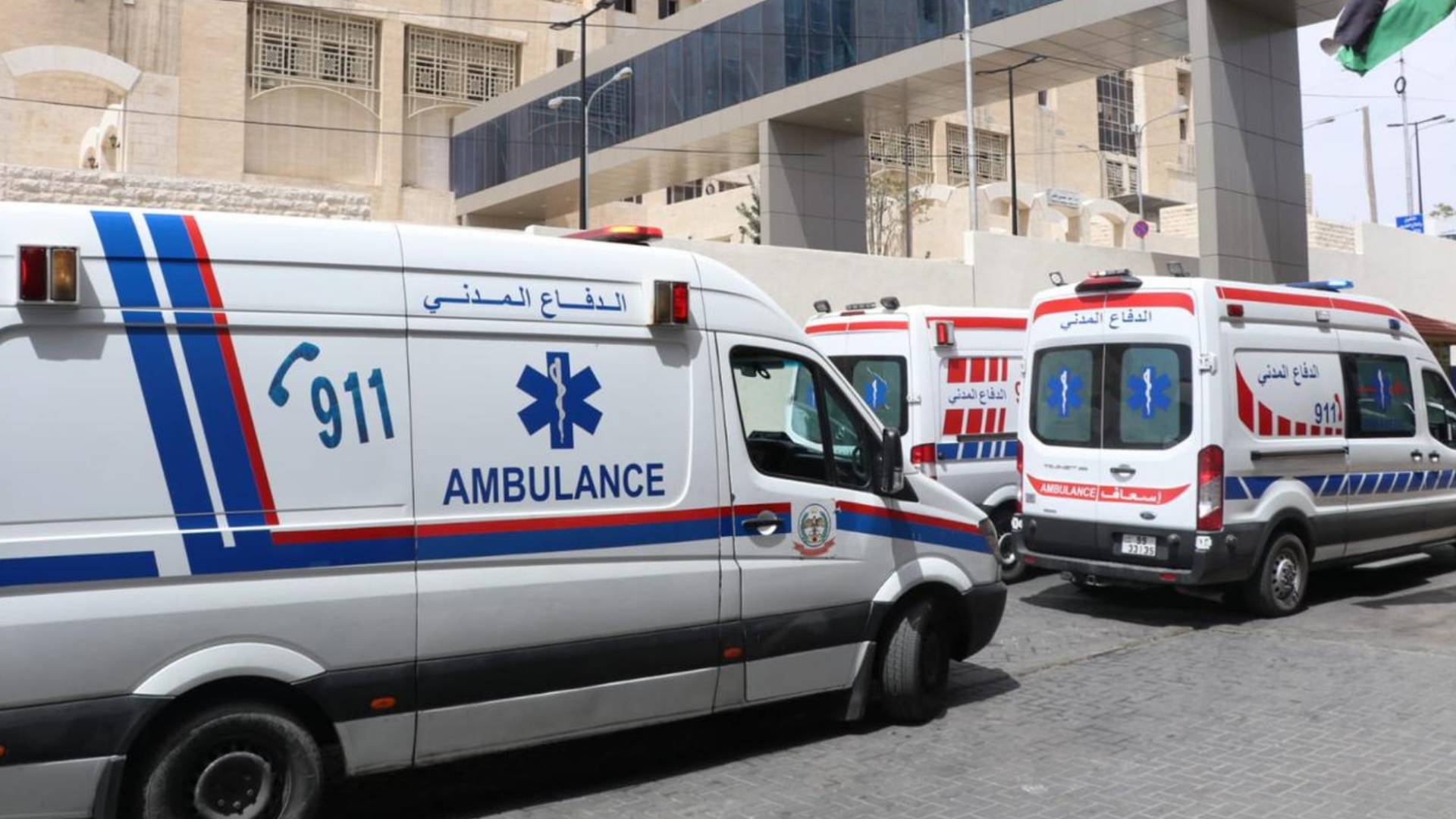 صور لمركبات الدفاع المدني