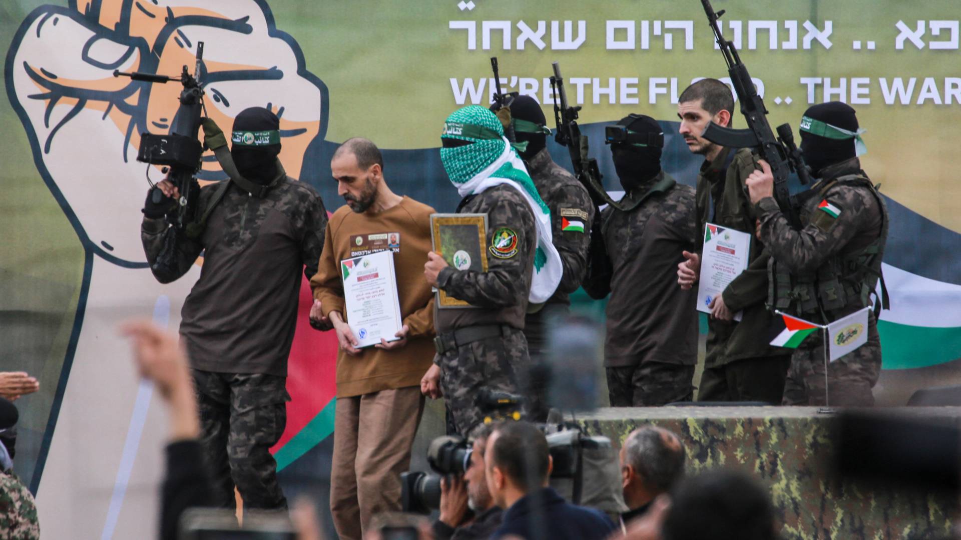 إطلاق محتجزين من دير البلح وسط غزة